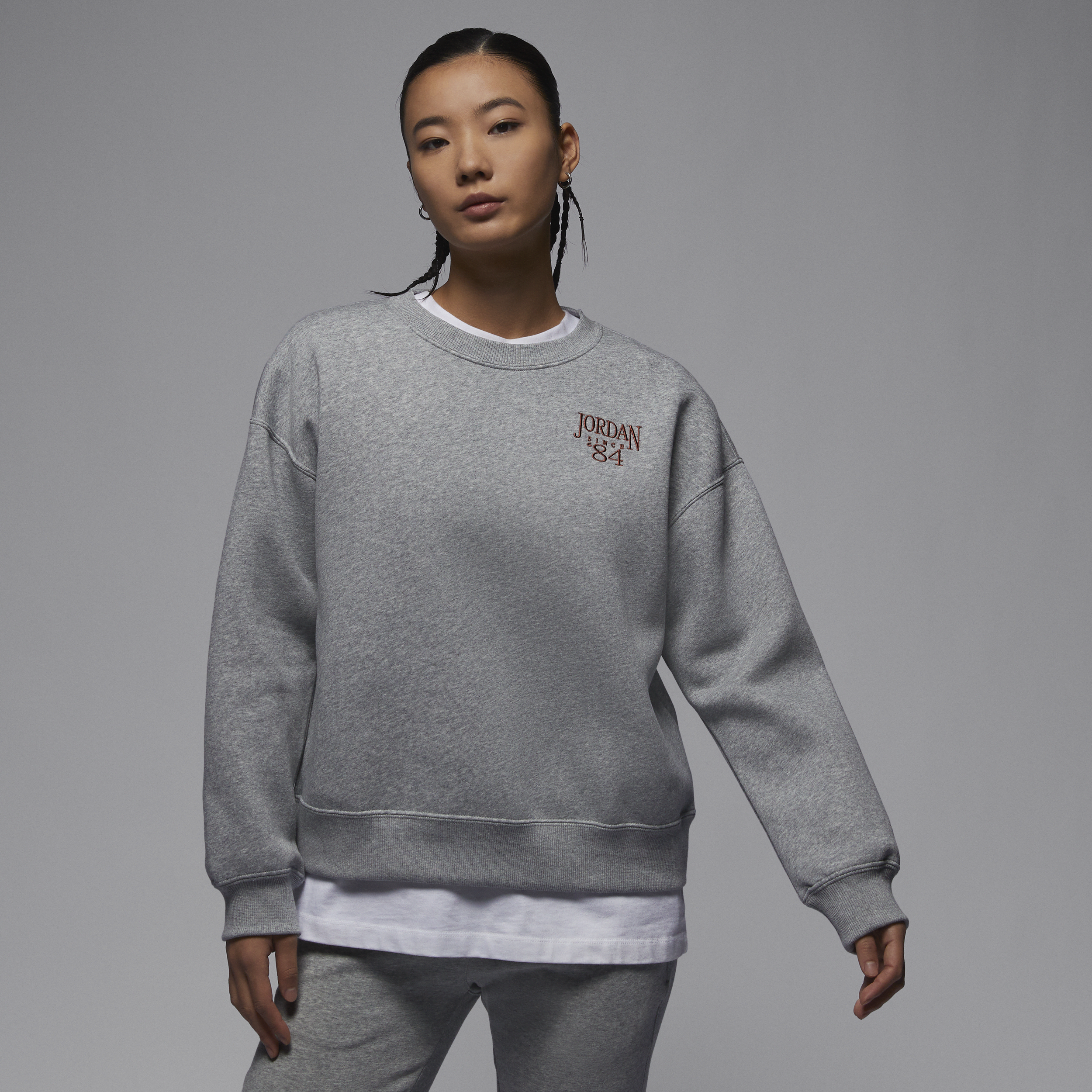 【ナイキ(NIKE)公式ストア】ジョーダン ブルックリン フリース ウィメンズ クルーネック スウェットシャツ FN5438-063 グレー 【ナイキ(NIKE)公式ストア】ジョーダン ブルックリン フリース ウィメンズ クルーネック スウェットシャツ FN5438-063 グレー