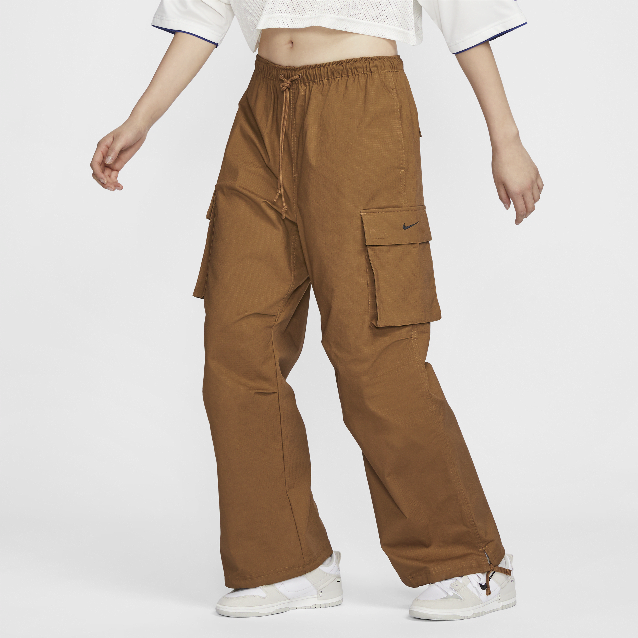 【ナイキ(NIKE)公式ストア】ナイキ スポーツウェア ウィメンズ ミッドライズ カーゴ パンツ FV7521-281 ブラウン 【ナイキ(NIKE)公式ストア】ナイキ スポーツウェア ウィメンズ ミッドライズ カーゴ パンツ FV7521-281 ブラウン