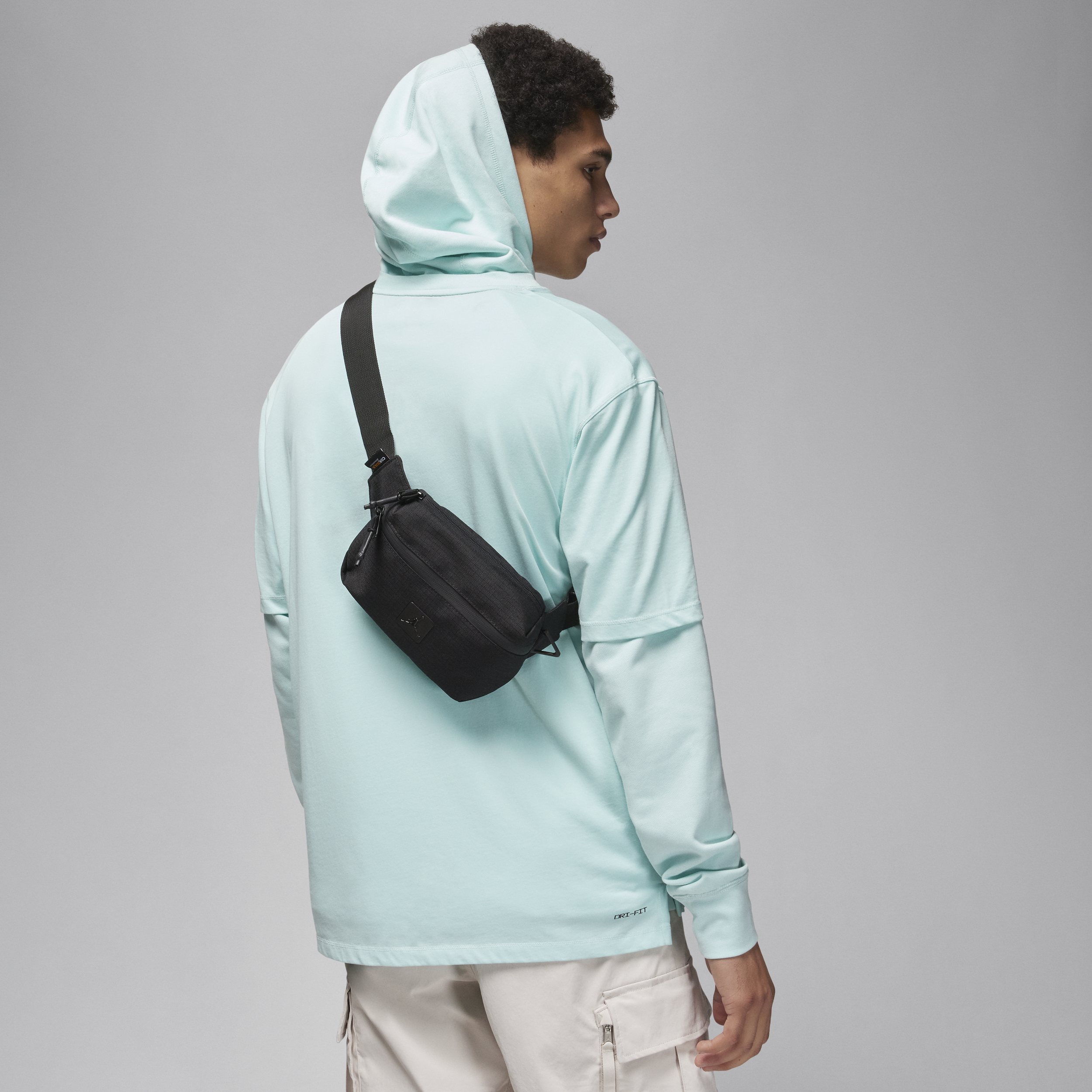 【ナイキ(NIKE)公式ストア】ジョーダン コーデュラ クロスボディバッグ (2L) HF1884-010 ブラック 【ナイキ(NIKE)公式ストア】ジョーダン コーデュラ クロスボディバッグ (2L) HF1884-010 ブラック