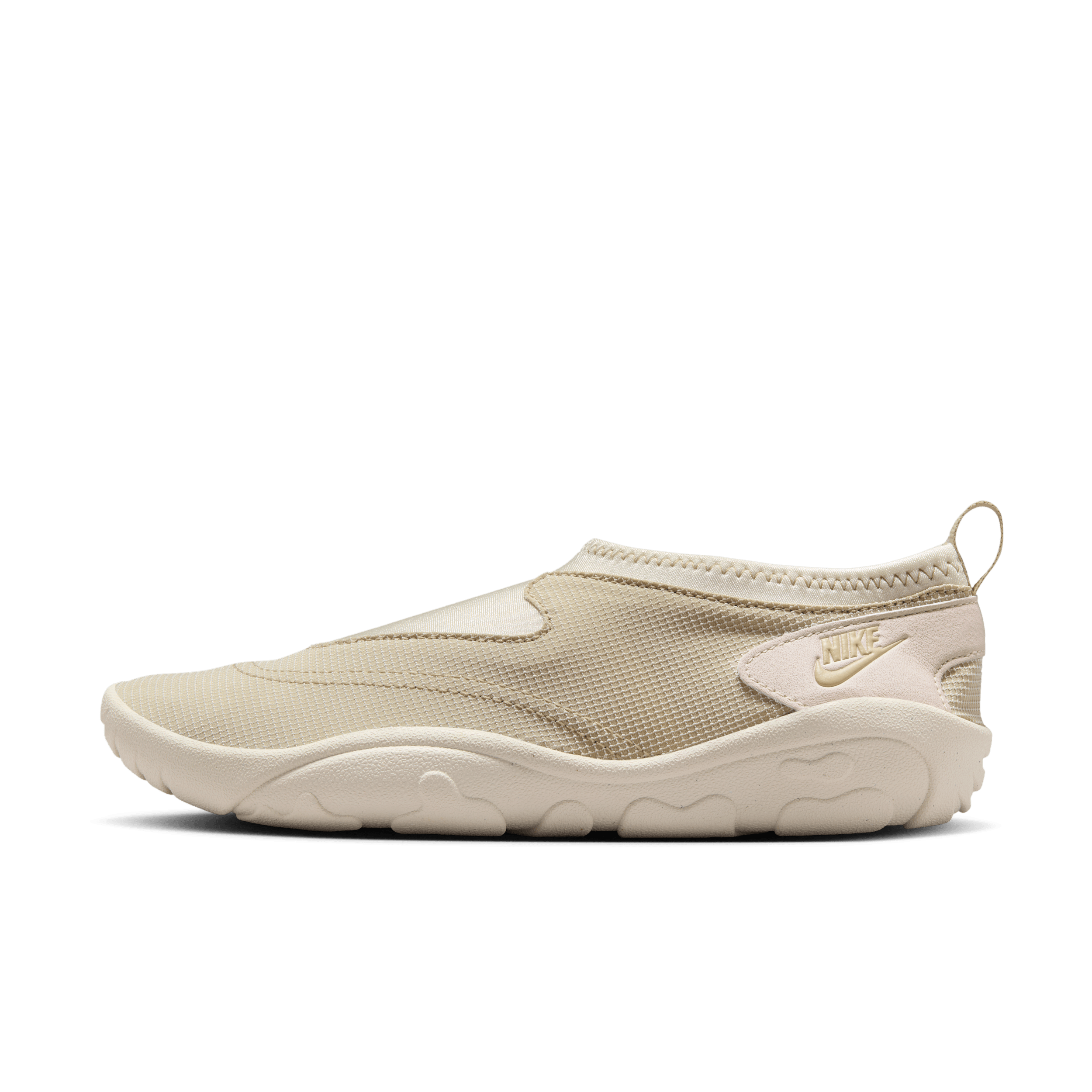 【ナイキ(NIKE)公式ストア】ナイキ アクア ターフ ウィメンズシューズ FZ5628-100 ブラウン 【ナイキ(NIKE)公式ストア】ナイキ アクア ターフ ウィメンズシューズ FZ5628-100 ブラウン