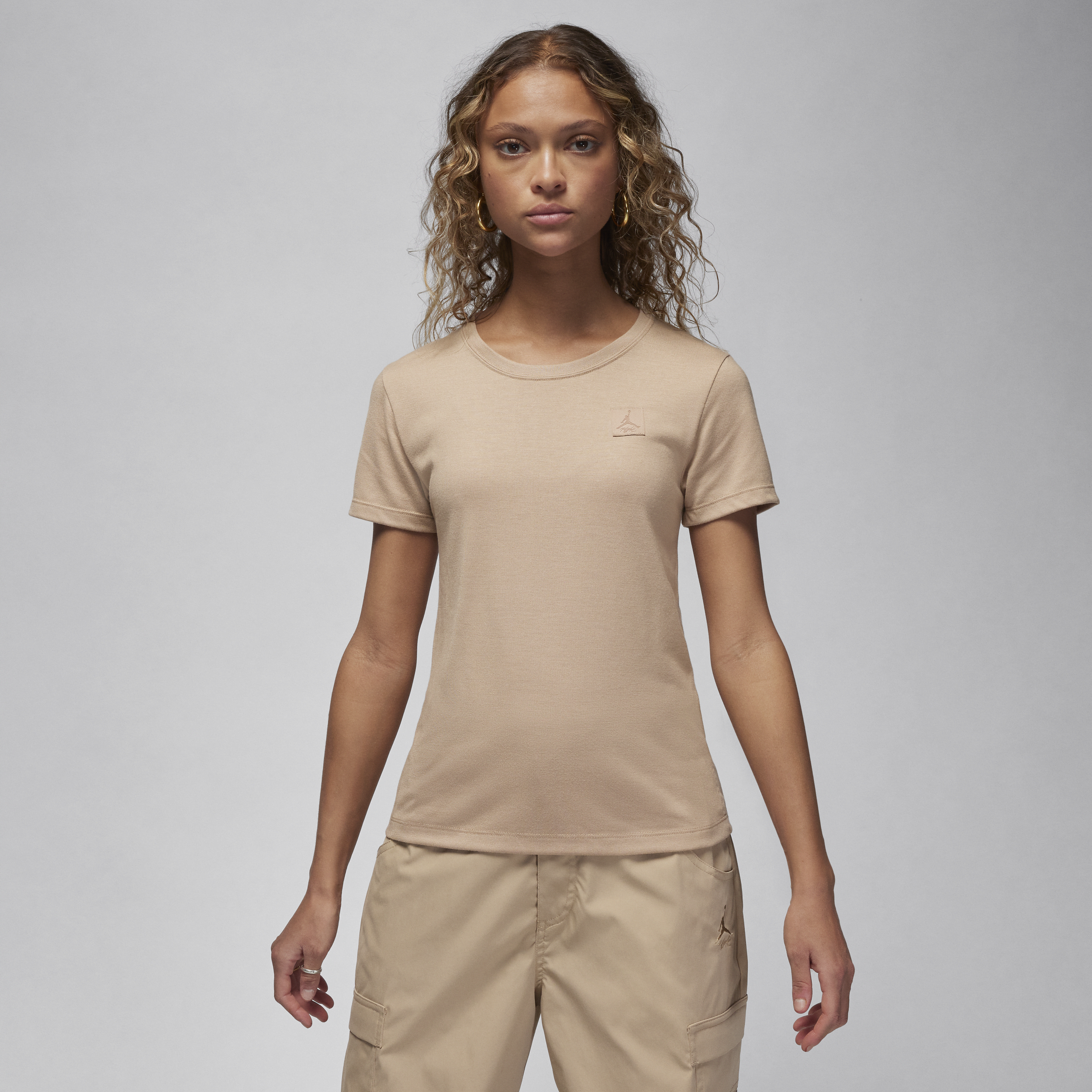 Nike Tætsiddende Jordan Essentials-T-shirt med korte ærmer til kvinder - brun