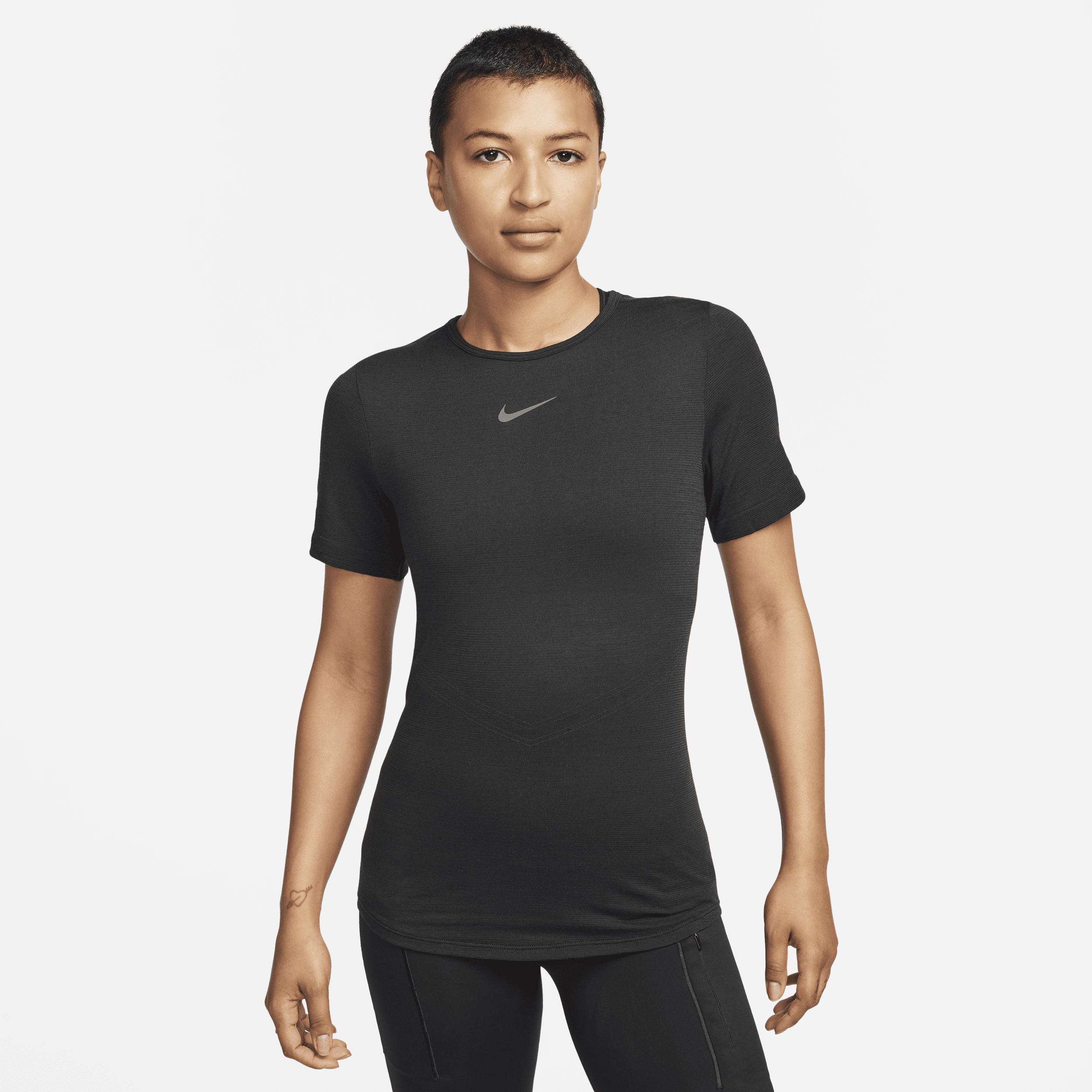 Kortærmet Nike Swift Wool Dri-FIT-løbetop til kvinder - sort