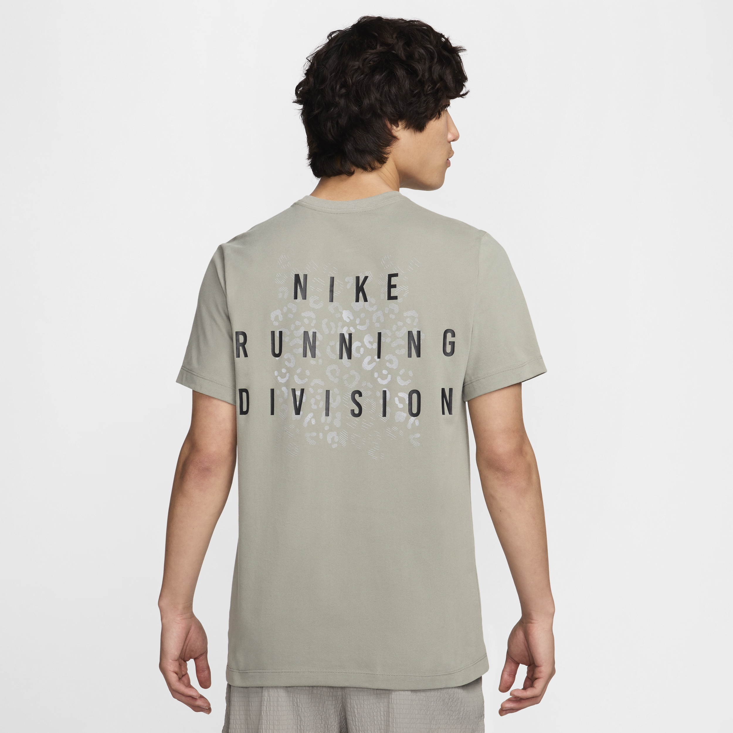 【ナイキ(NIKE)公式ストア】ナイキ ランニング ディビジョン メンズ Dri-FIT ランニング Tシャツ FZ8057-053 グレー 【ナイキ(NIKE)公式ストア】ナイキ ランニング ディビジョン メンズ Dri-FIT ランニング Tシャツ FZ8057-053 グレー