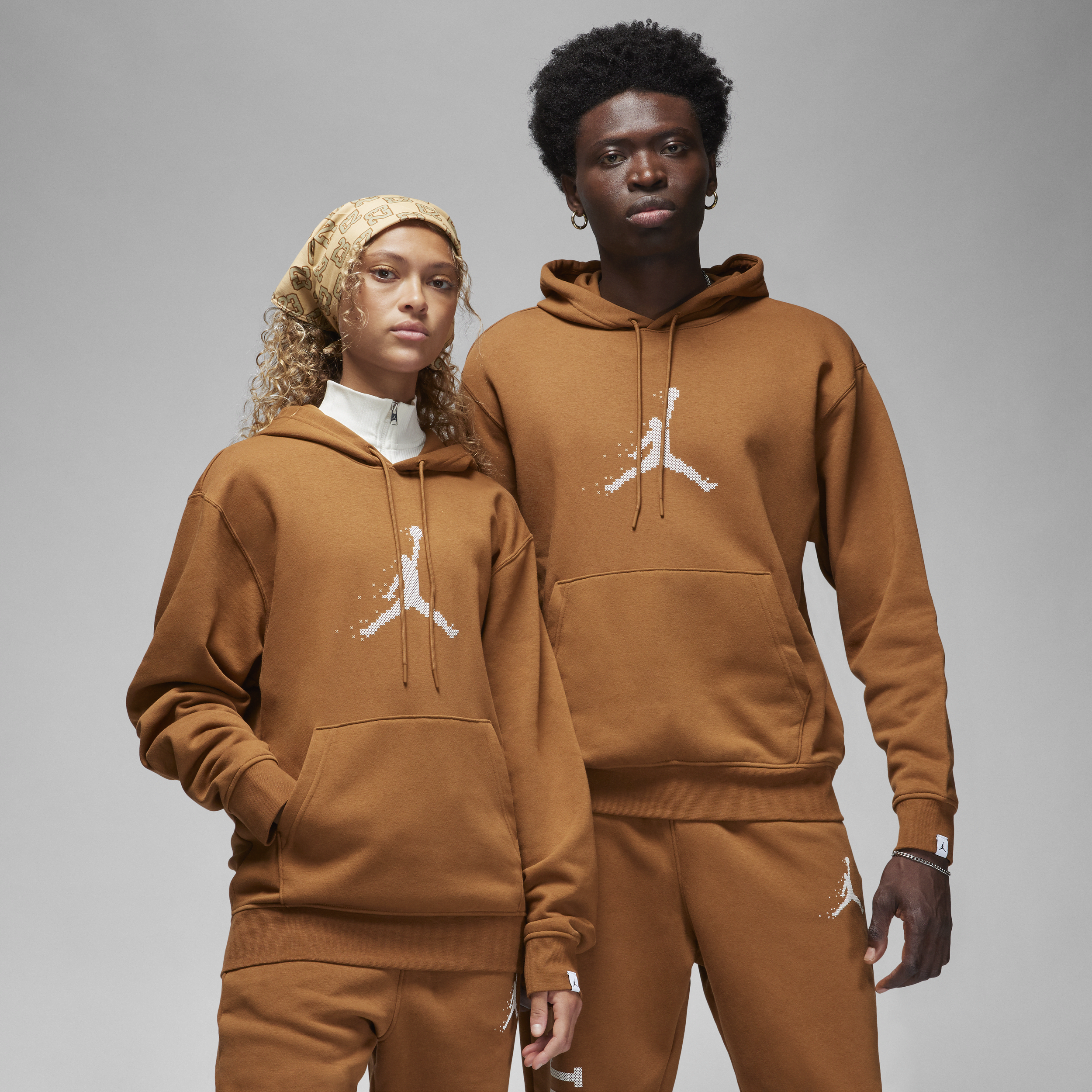 Nike Felpa pullover in fleece con cappuccio Jordan Essentials Holiday - Marrone