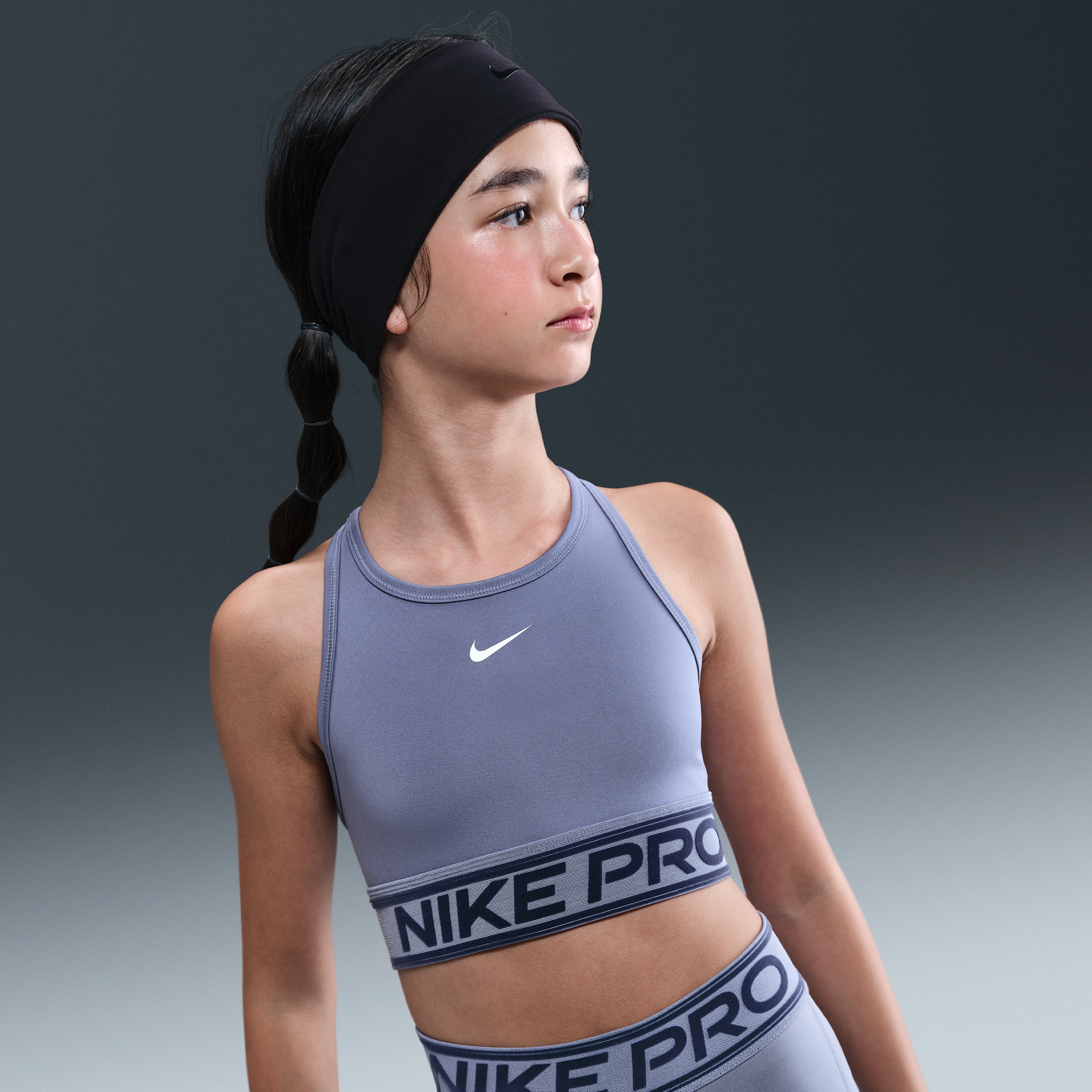 【ナイキ(NIKE)公式ストア】ナイキ プロ スウッシュ ジュニア (ガールズ) スポーツブラ HV4505-499 ブルー 【ナイキ(NIKE)公式ストア】ナイキ プロ スウッシュ ジュニア (ガールズ) スポーツブラ HV4505-499 ブルー