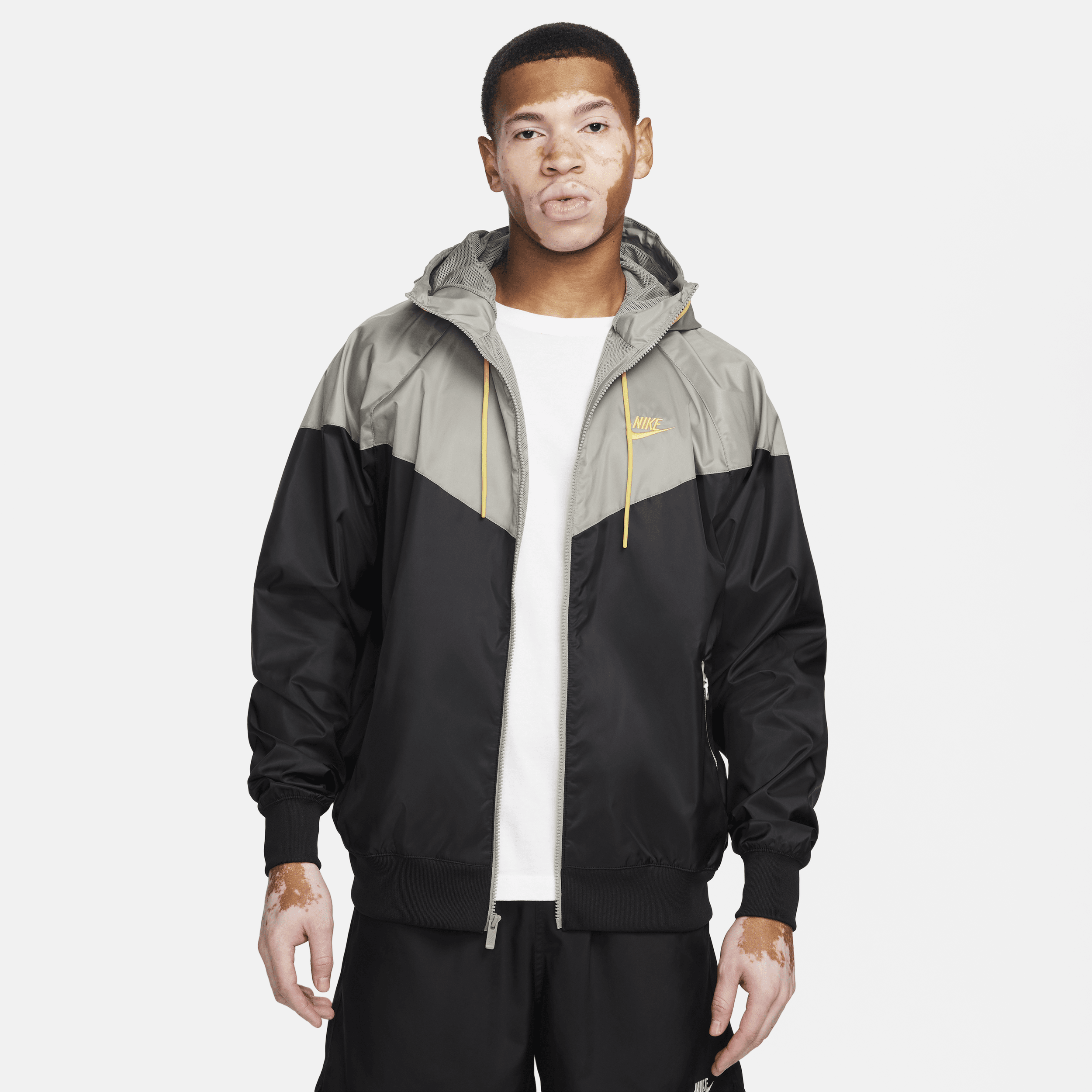 Nike Sportswear Windrunner-jakke med hætte til mænd - sort