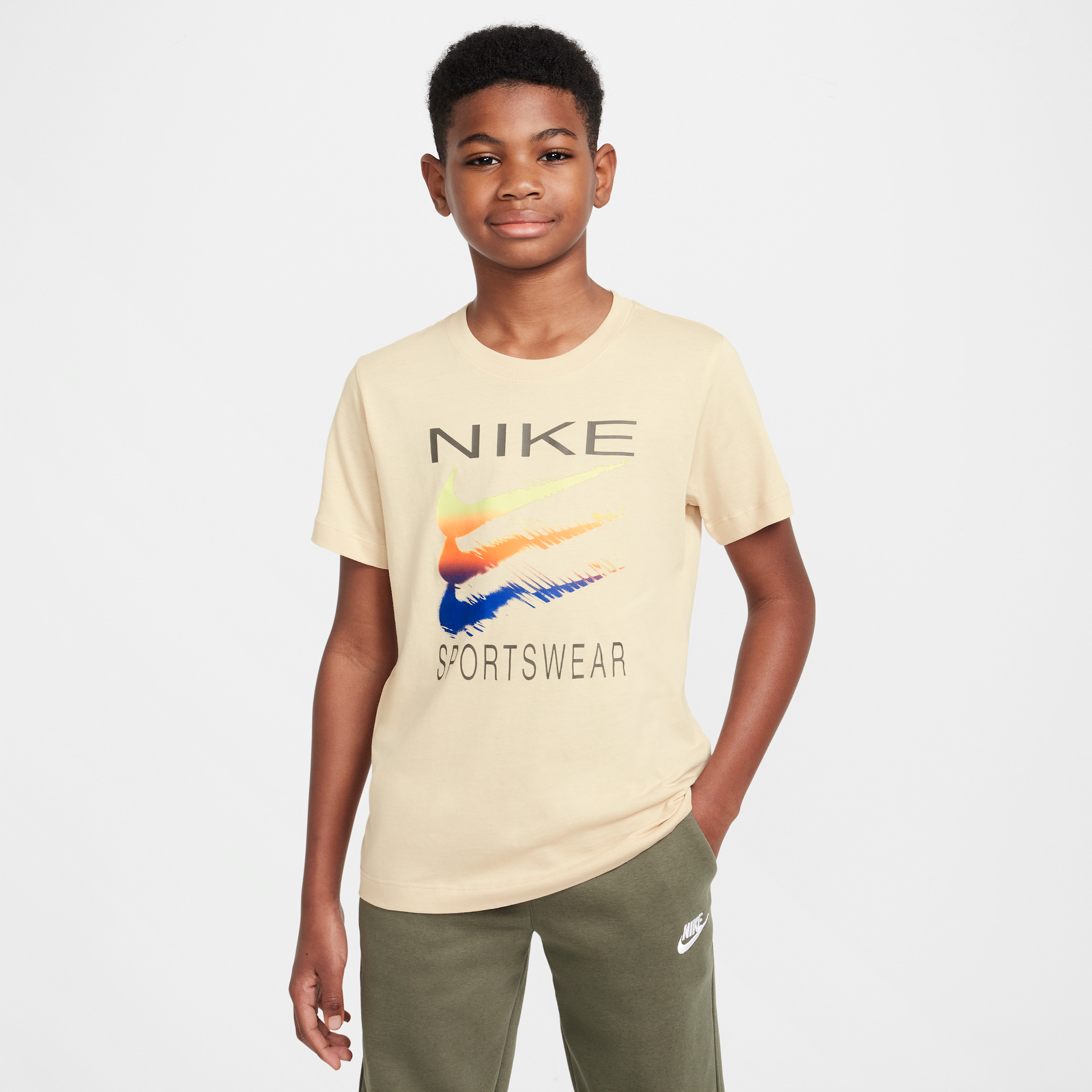 【ナイキ(NIKE)公式ストア】ナイキ スポーツウェア ジュニア Tシャツ HM5853-126 ブラウン 【ナイキ(NIKE)公式ストア】ナイキ スポーツウェア ジュニア Tシャツ HM5853-126 ブラウン