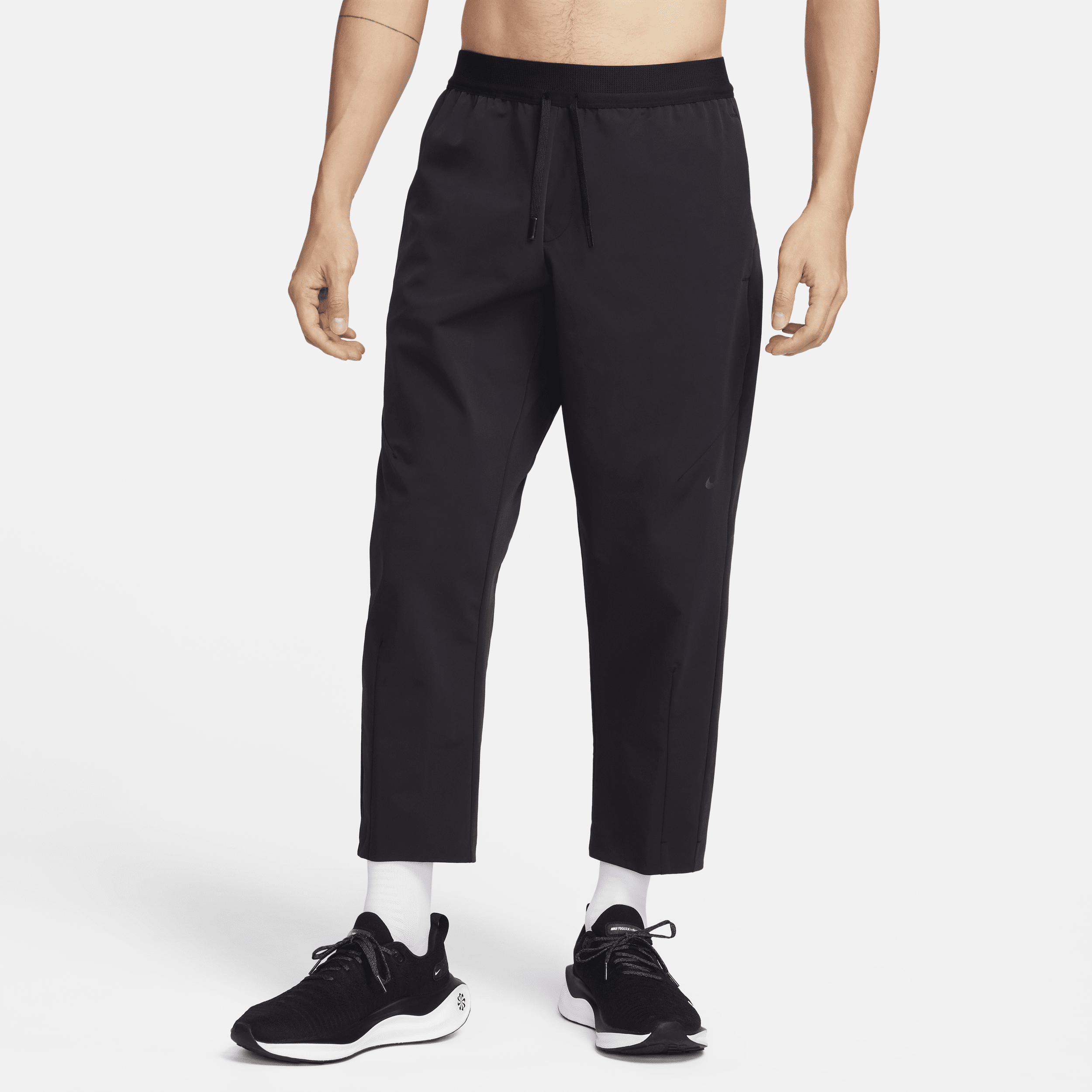 Nike A.P.S. Vævede, alsidige Dri-FIT-bukser til mænd - sort