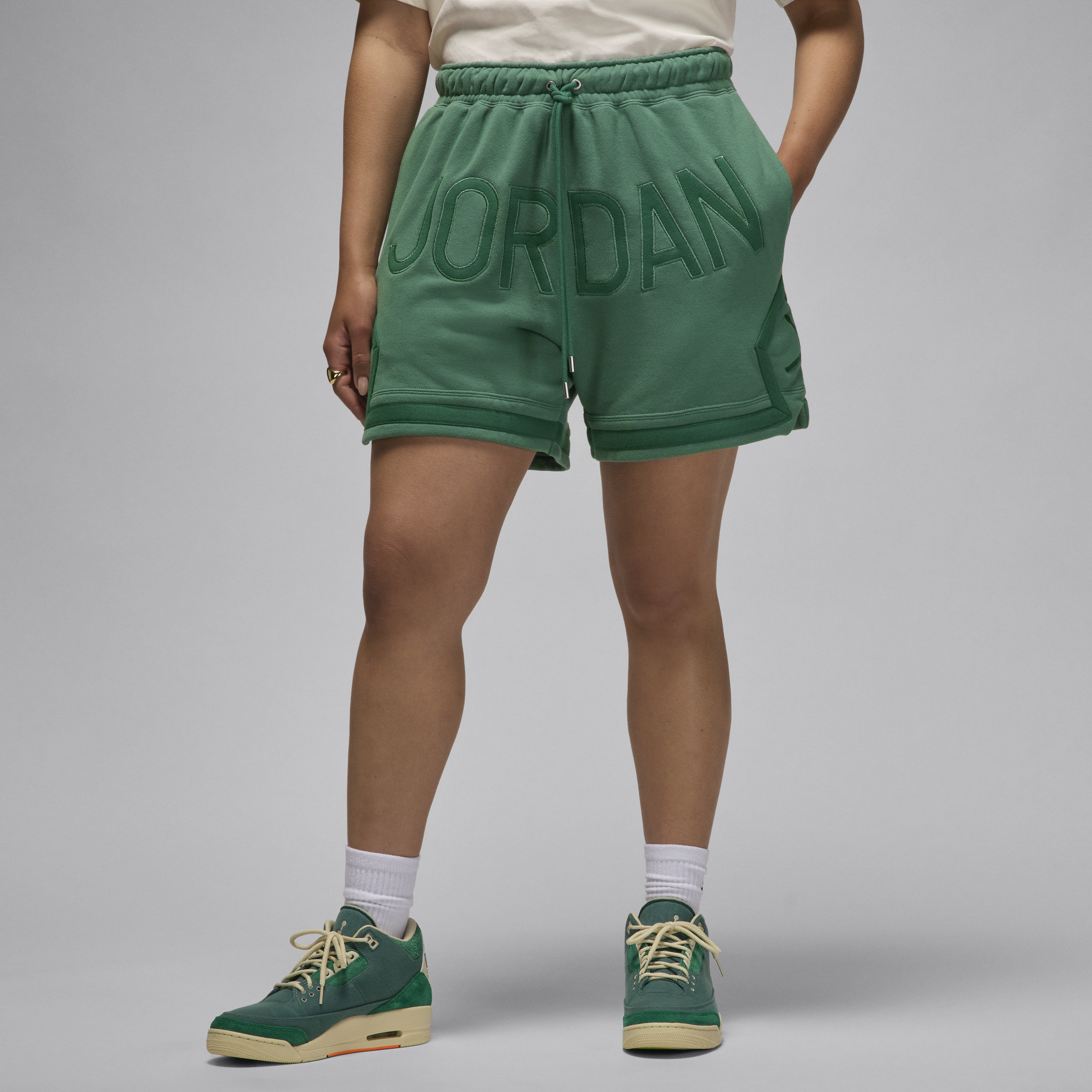 【ナイキ(NIKE)公式ストア】ジョーダン x ニーナ シャネル アブニー フリース ショートパンツ HF1650-398 グリーン 【ナイキ(NIKE)公式ストア】ジョーダン x ニーナ シャネル アブニー フリース ショートパンツ HF1650-398 グリーン