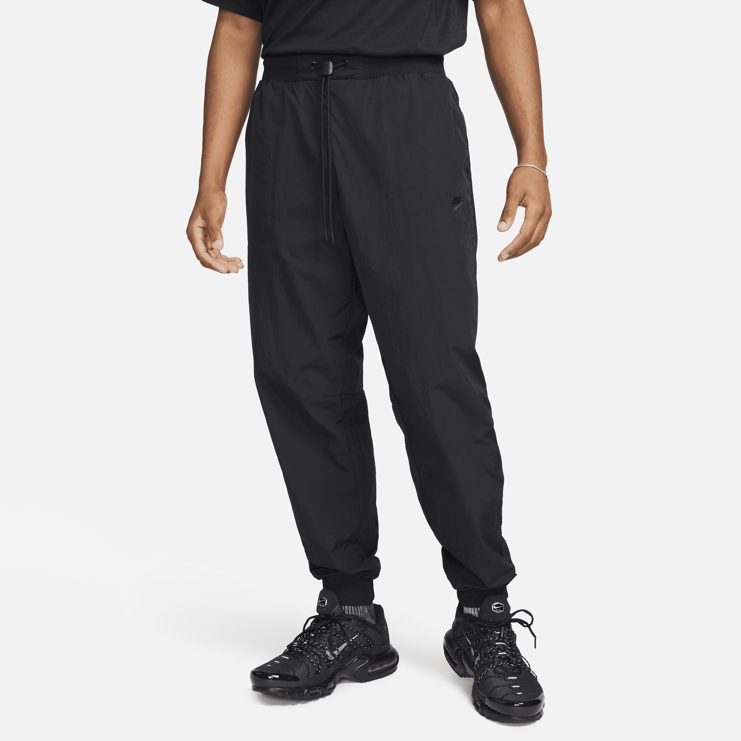 Vævede Nike Sportswear Repel Tech Pack-bukser til mænd - sort