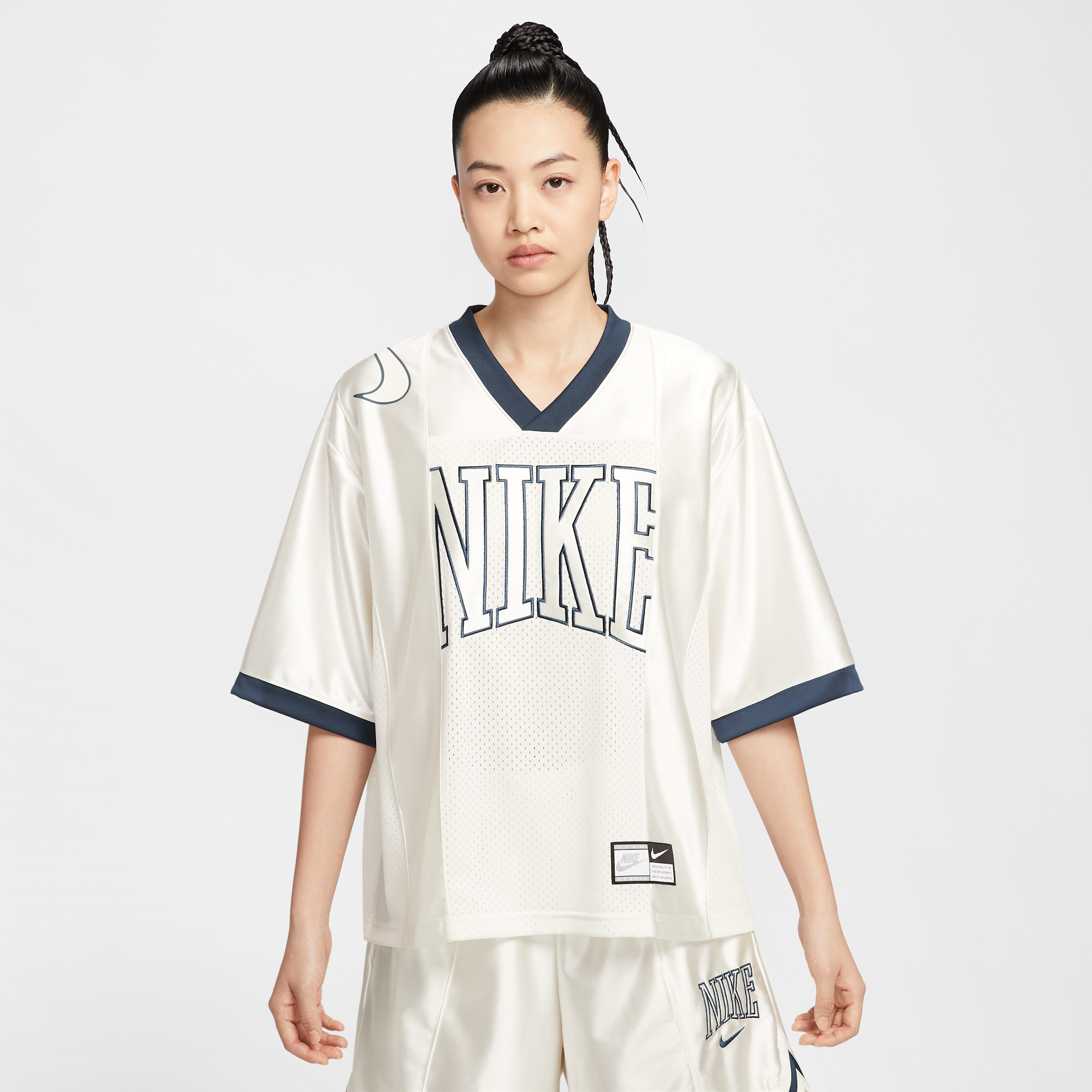 【ナイキ(NIKE)公式ストア】ナイキ スポーツウェア ストリート ウィメンズ オーバーサイズド ショートスリーブ グラフィック ジャージー HJ0281-133 ホワイト 【ナイキ(NIKE)公式ストア】ナイキ スポーツウェア ストリート ウィメンズ オーバーサイズド ショートスリーブ グラフィック ジャージー HJ0281-133 ホワイト