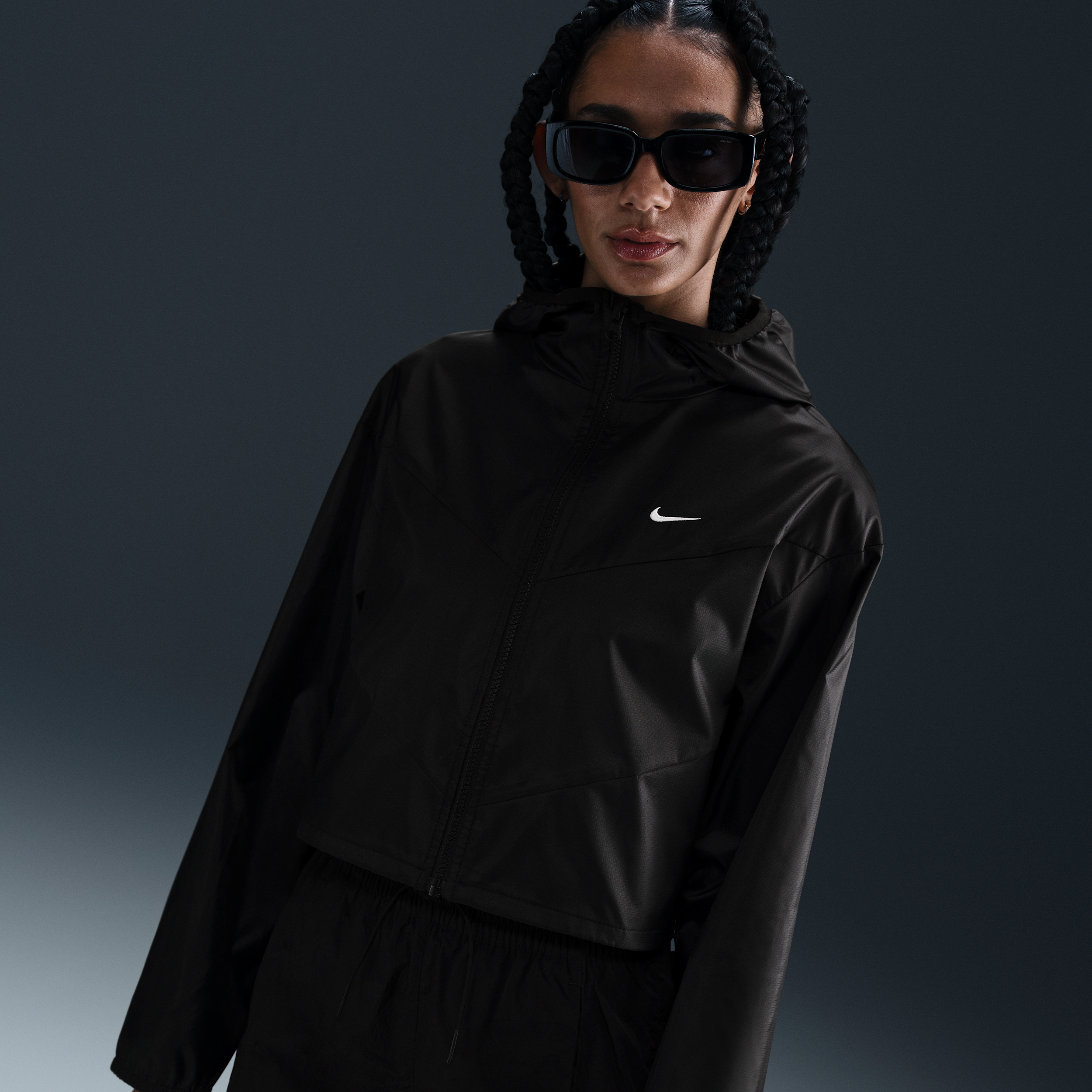 Giacca ampia in tessuto con cappuccio Nike Windrunner – Donna - Nero