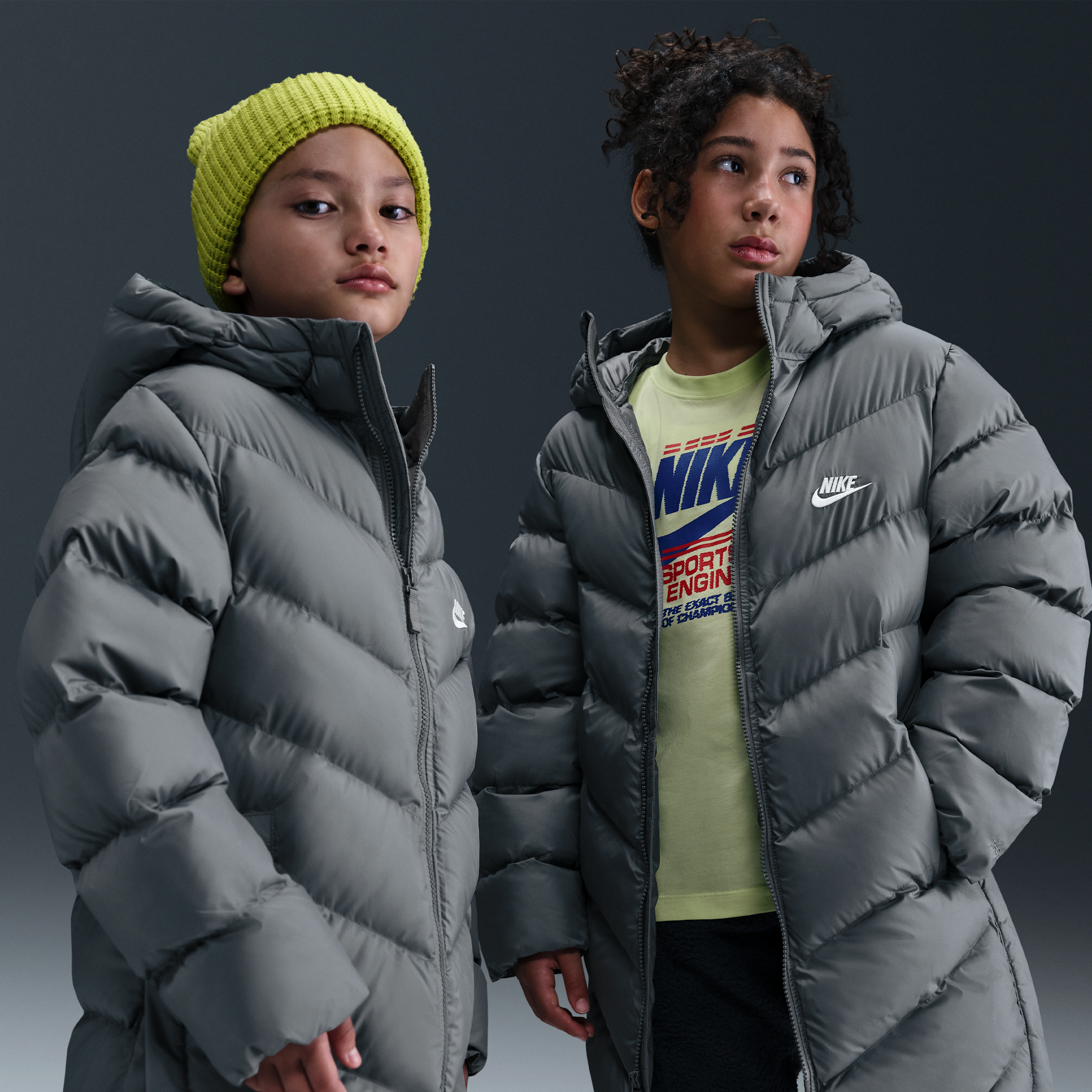 Giacca puffer di lunghezza media dal fit ampio Therma-FIT Nike All Day Play – Ragazzo/a - Grigio