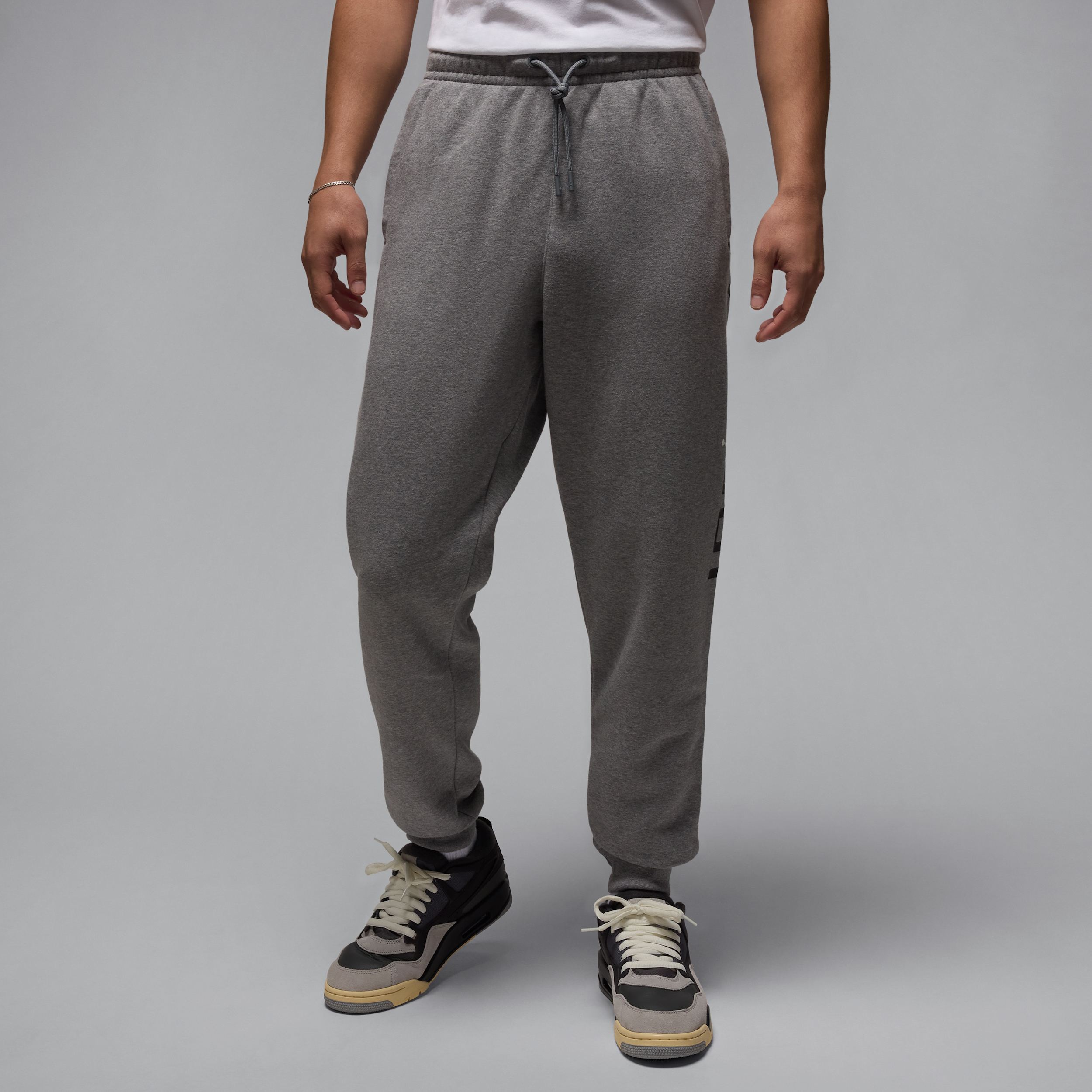 【ナイキ(NIKE)公式ストア】ジョーダン エッセンシャル メンズ フリース ジョガーパンツ HQ4645-091 グレー 【ナイキ(NIKE)公式ストア】ジョーダン エッセンシャル メンズ フリース ジョガーパンツ HQ4645-091 グレー