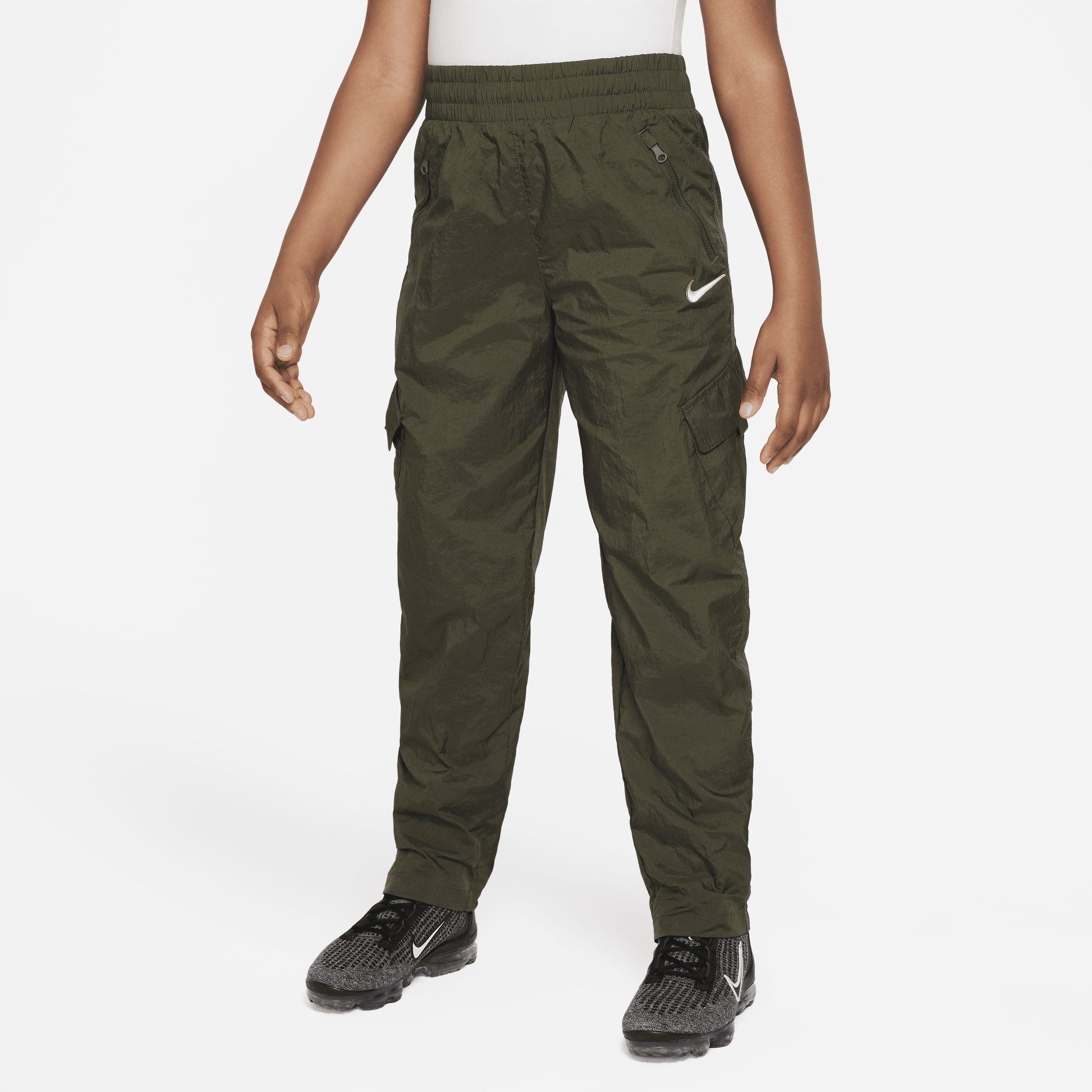 Nike Sportswear Geweven cargobroek met hoge taille voor meisjes - Groen