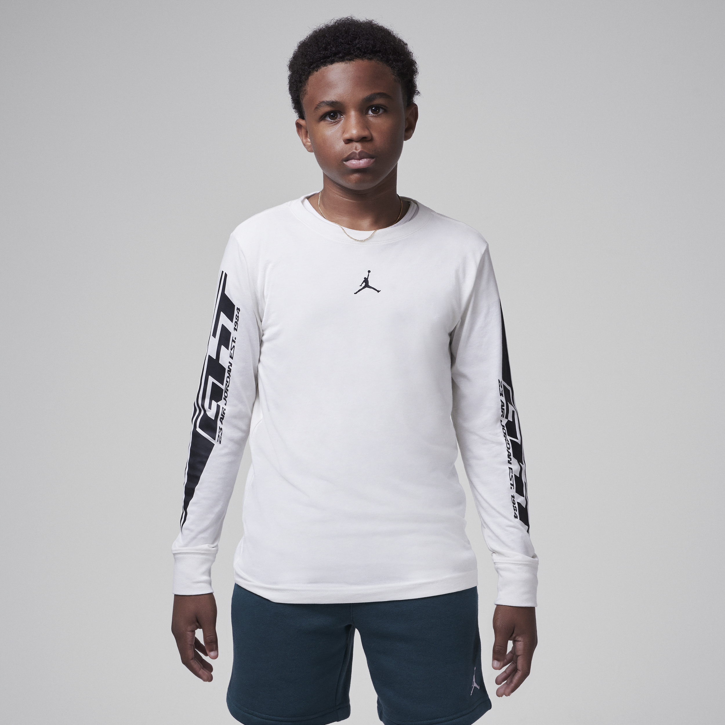 【ナイキ(NIKE)公式ストア】ジョーダン ジュニア MVP フライト ロングスリーブ Tシャツ HV1591-133 ホワイト 【ナイキ(NIKE)公式ストア】ジョーダン ジュニア MVP フライト ロングスリーブ Tシャツ HV1591-133 ホワイト