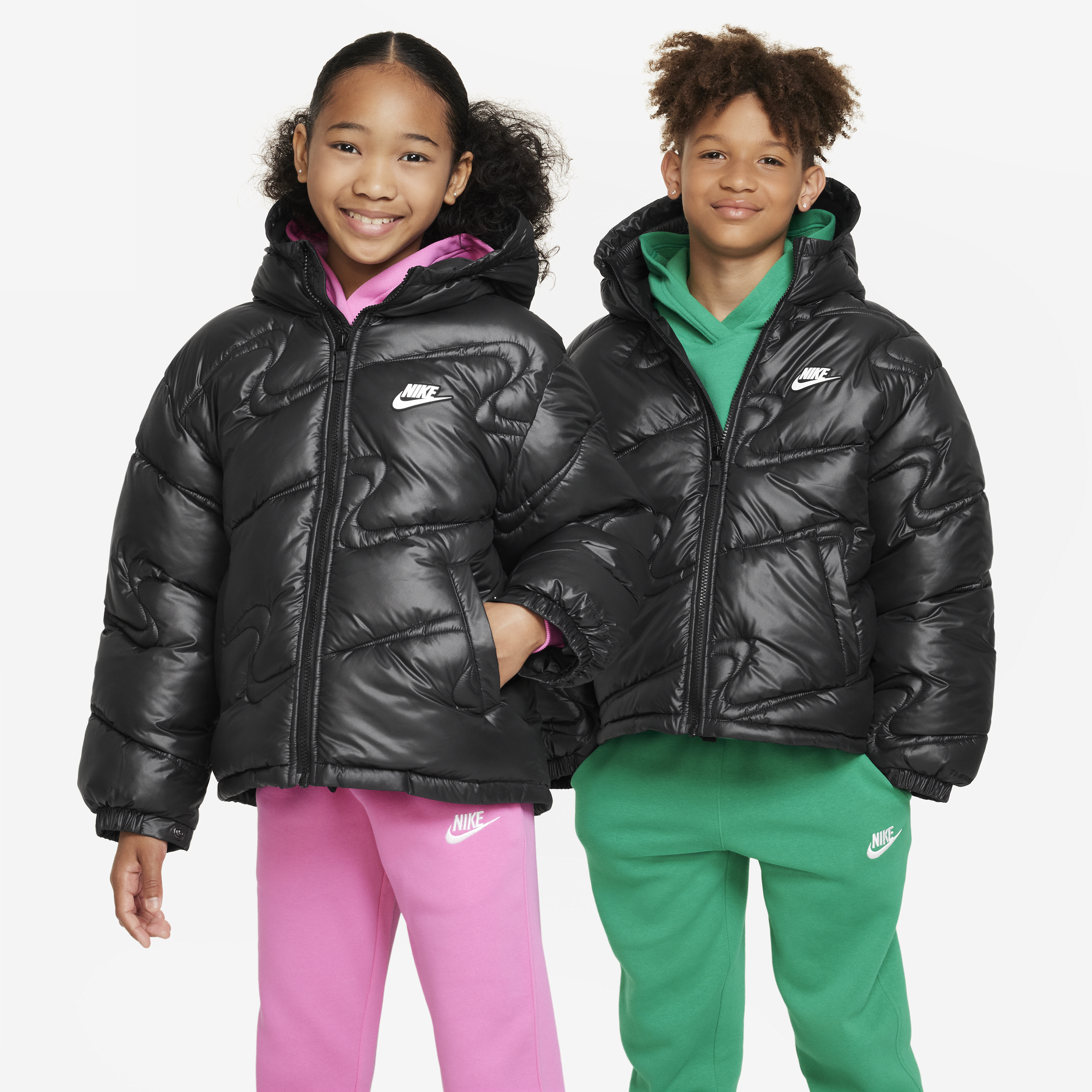 Løs Nike Sportswear Therma-FIT Repel Heavyweight Synthetic Fill-jakke til større børn - sort