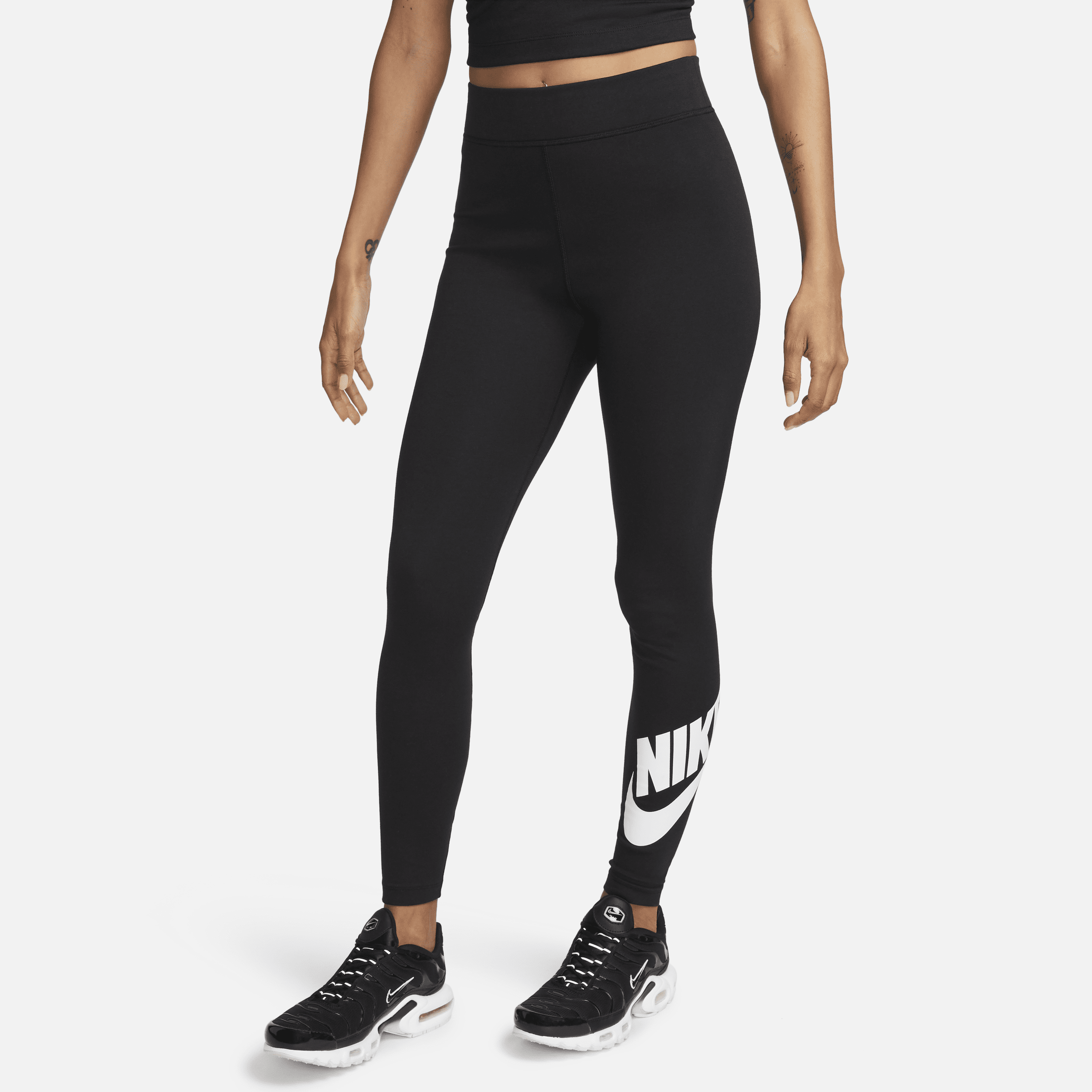 Højtaljede Nike Sportswear Classics-leggings med grafik til kvinder - sort