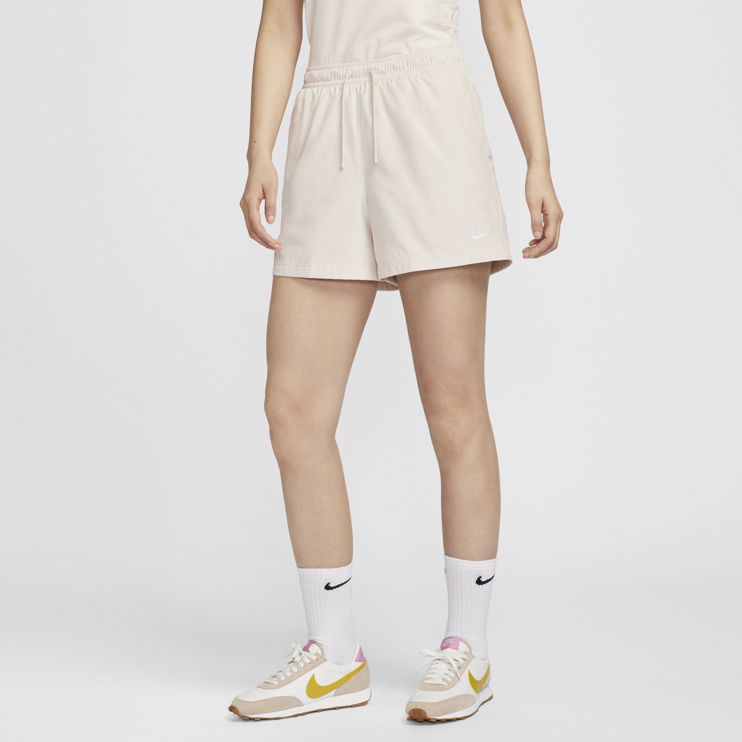 【ナイキ(NIKE)公式ストア】ナイキ スポーツウェア クラシック ウーブン ウィメンズ ミッドライズ ショートパンツ FV7558-104 ブラウン 【ナイキ(NIKE)公式ストア】ナイキ スポーツウェア クラシック ウーブン ウィメンズ ミッドライズ ショートパンツ FV7558-104 ブラウン