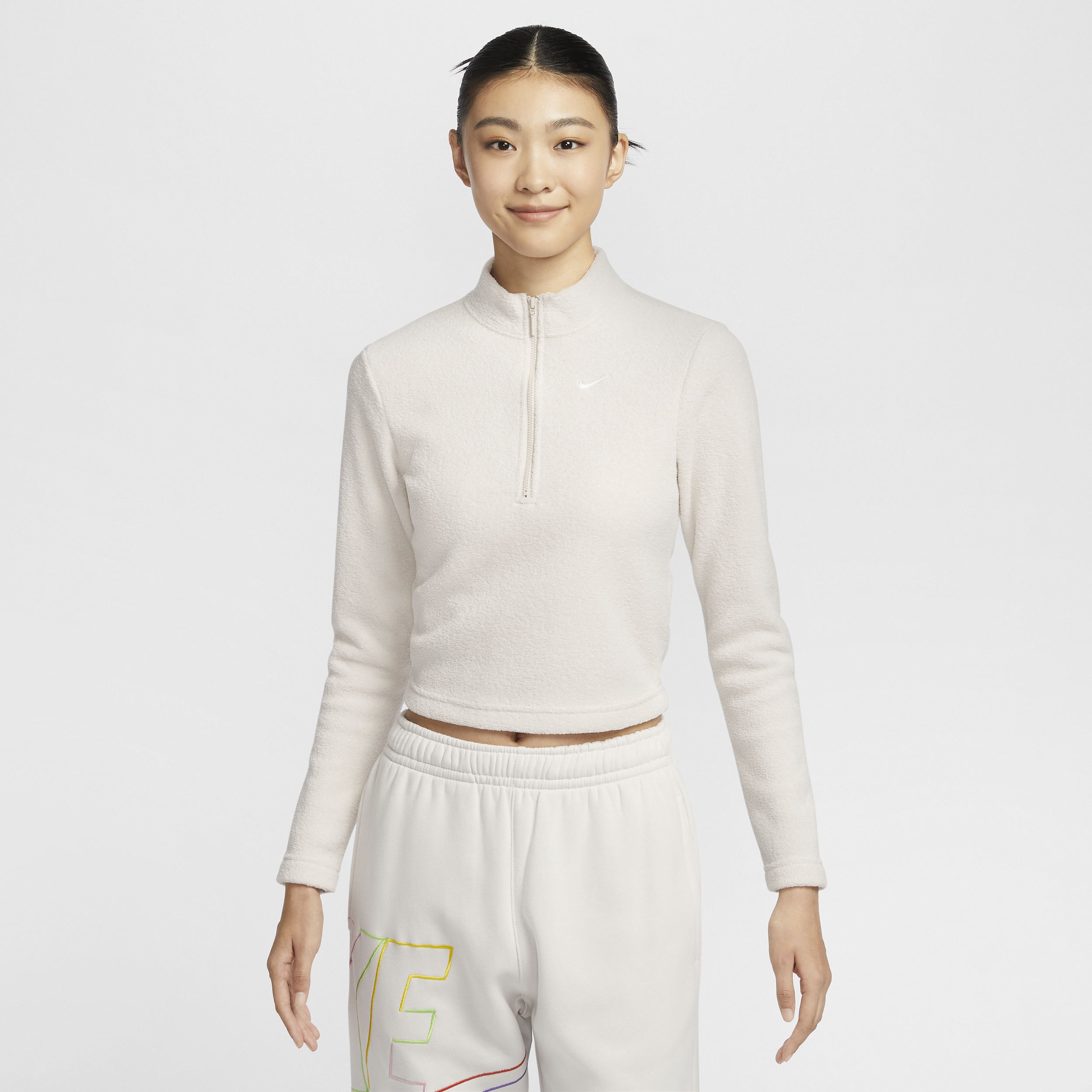 【ナイキ(NIKE)公式ストア】ナイキ スポーツウェア フェニックス プラッシュ ウィメンズ スリム ロングスリーブ コージー フリース 1/2ジップ トップ FV8029-104 ブラウン 【ナイキ(NIKE)公式ストア】ナイキ スポーツウェア フェニックス プラッシュ ウィメンズ スリム ロングスリーブ コージー フリース 1/2ジップ トップ FV8029-104 ブラウン