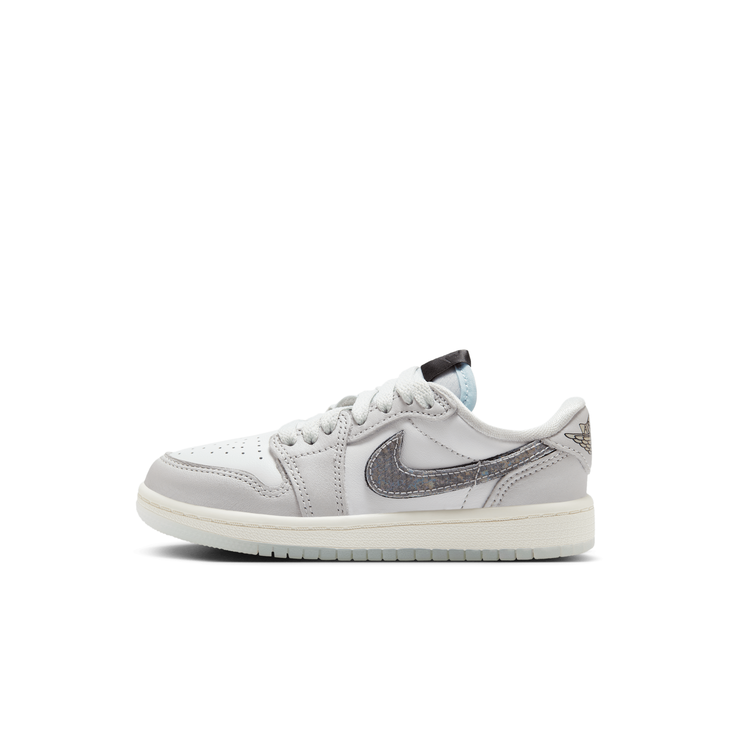 【ナイキ(NIKE)公式ストア】ジョーダン 1 レトロ LOW "LNY" リトルキッズシューズ HF3205-100 ホワイト 【ナイキ(NIKE)公式ストア】ジョーダン 1 レトロ LOW "LNY" リトルキッズシューズ HF3205-100 ホワイト