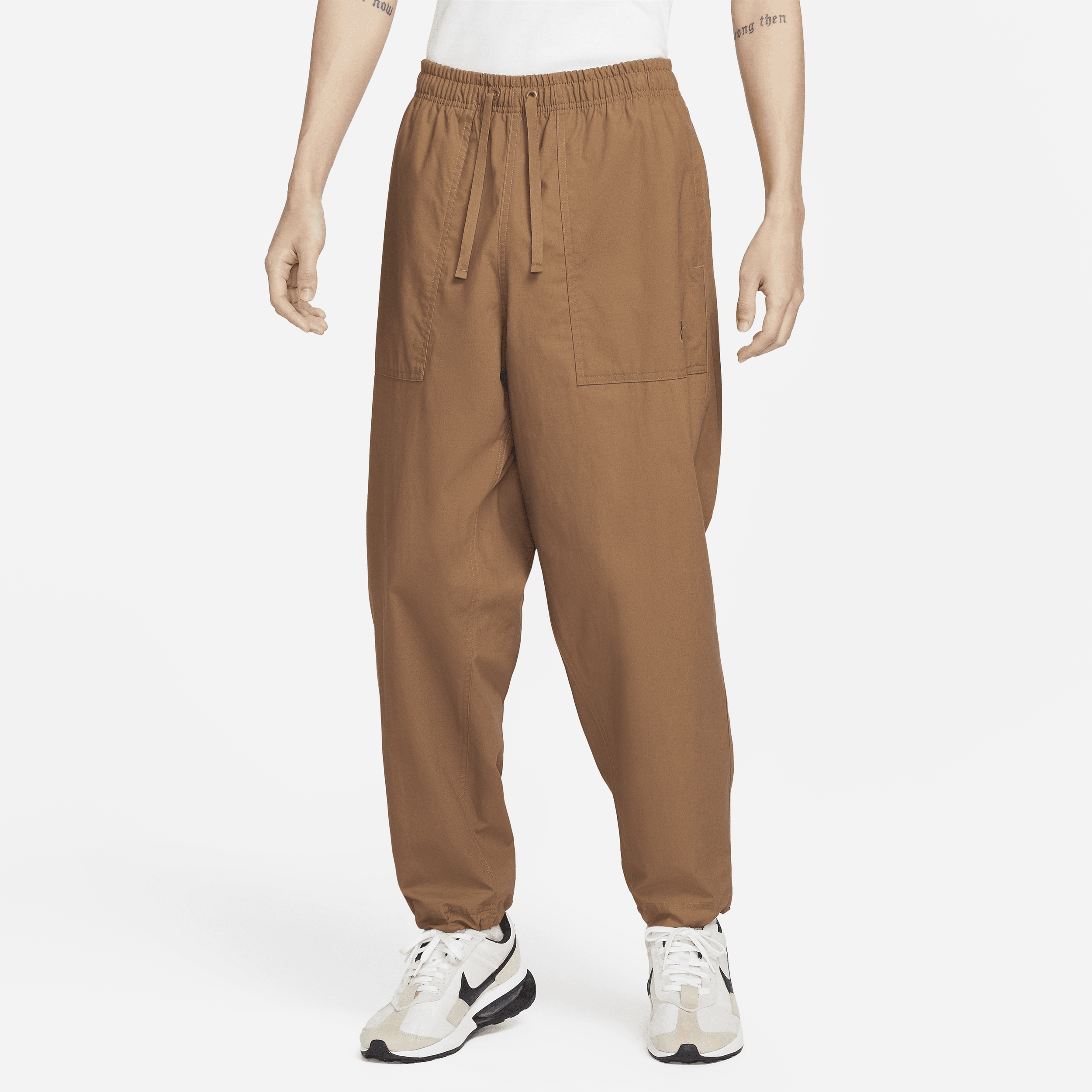 【ナイキ(NIKE)公式ストア】ナイキ クラブ メンズ パンツ FN3097-281 ブラウン 【ナイキ(NIKE)公式ストア】ナイキ クラブ メンズ パンツ FN3097-281 ブラウン