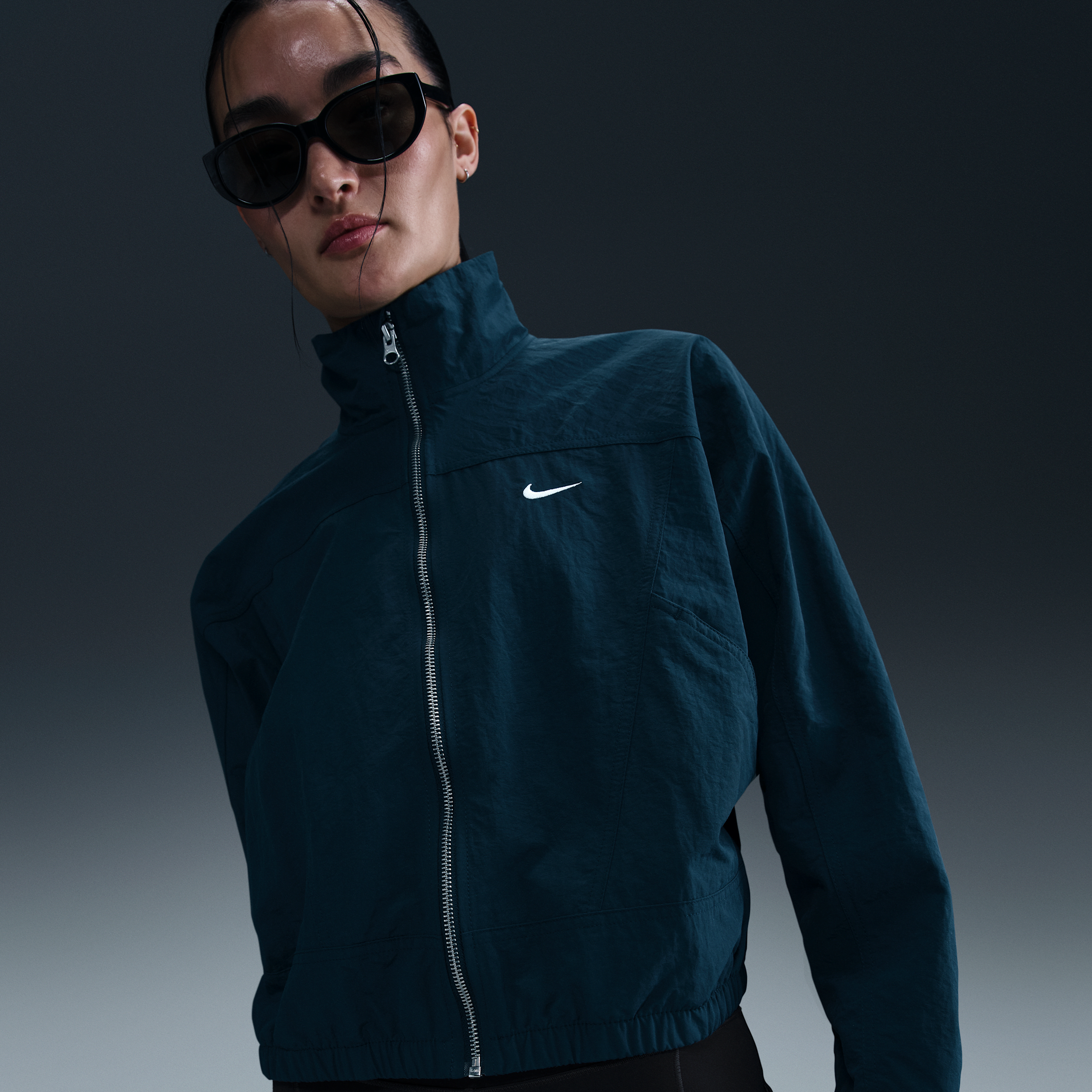 【ナイキ(NIKE)公式ストア】ナイキ スポーツウェア エブリシング ウーブン ウィメンズ オーバーサイズド レペル UV プロテクション ジャケット HJ1000-478 ブルー 【ナイキ(NIKE)公式ストア】ナイキ スポーツウェア エブリシング ウーブン ウィメンズ オーバーサイズド レペル UV プロテクション ジャケット HJ1000-478 ブルー