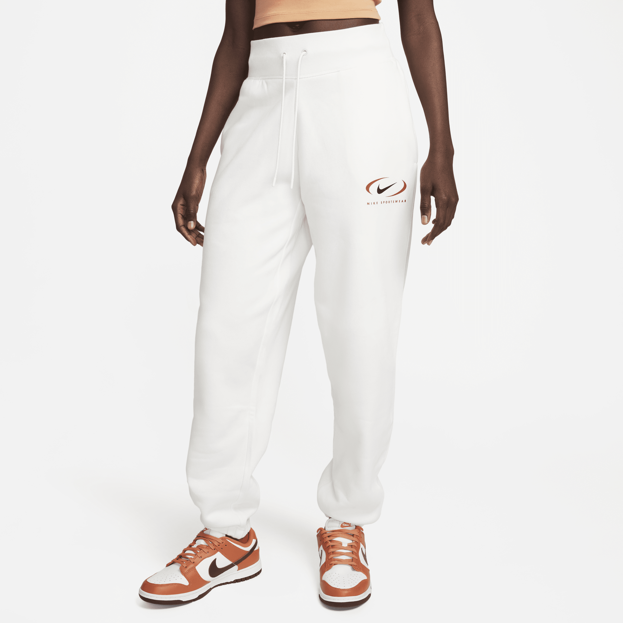 Overdimensionerede Nike Sportswear Phoenix Fleece-bukser med høj talje til kvinder - hvid