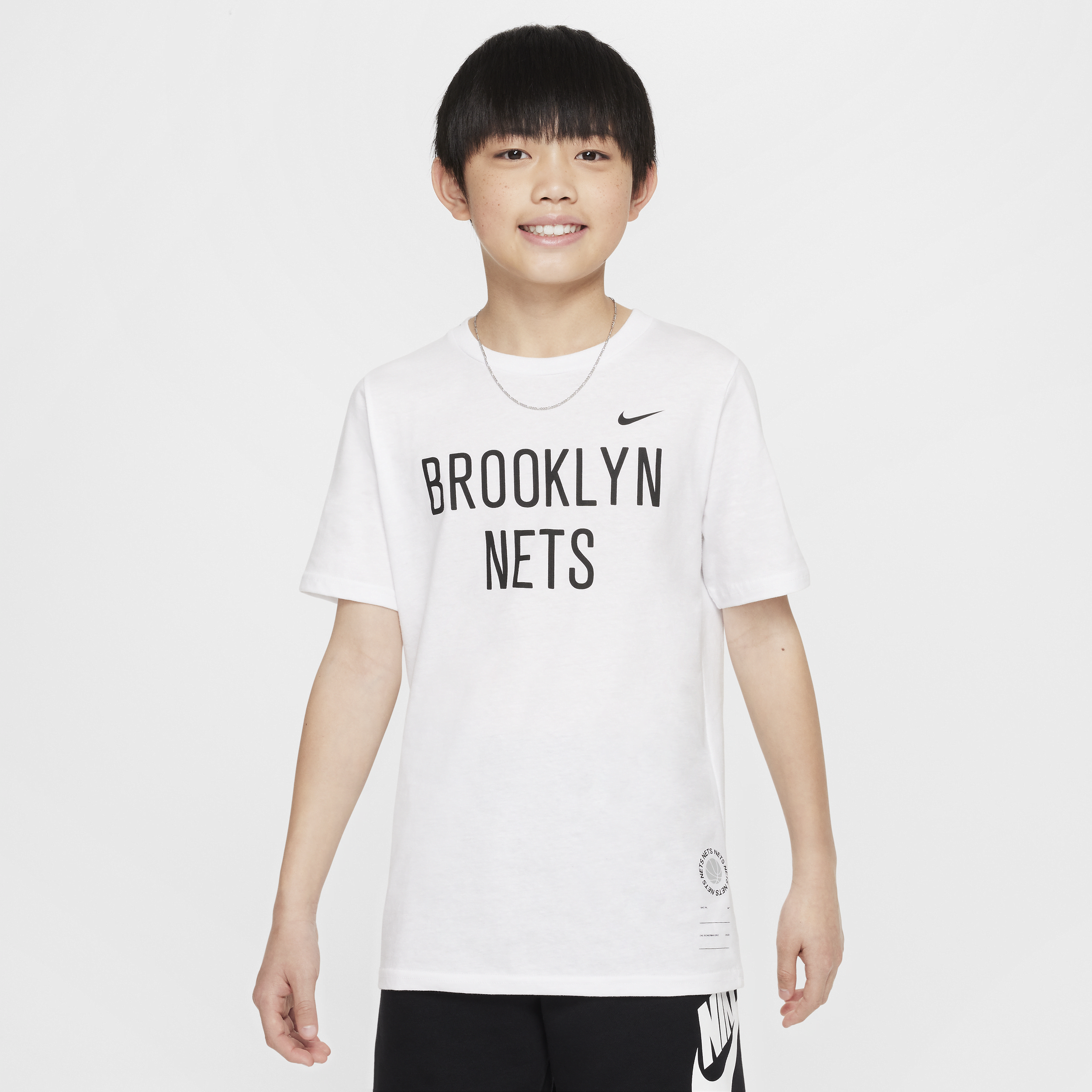 Brooklyn Nets Essential-Nike NBA-T-shirt til større børn (drenge) - hvid