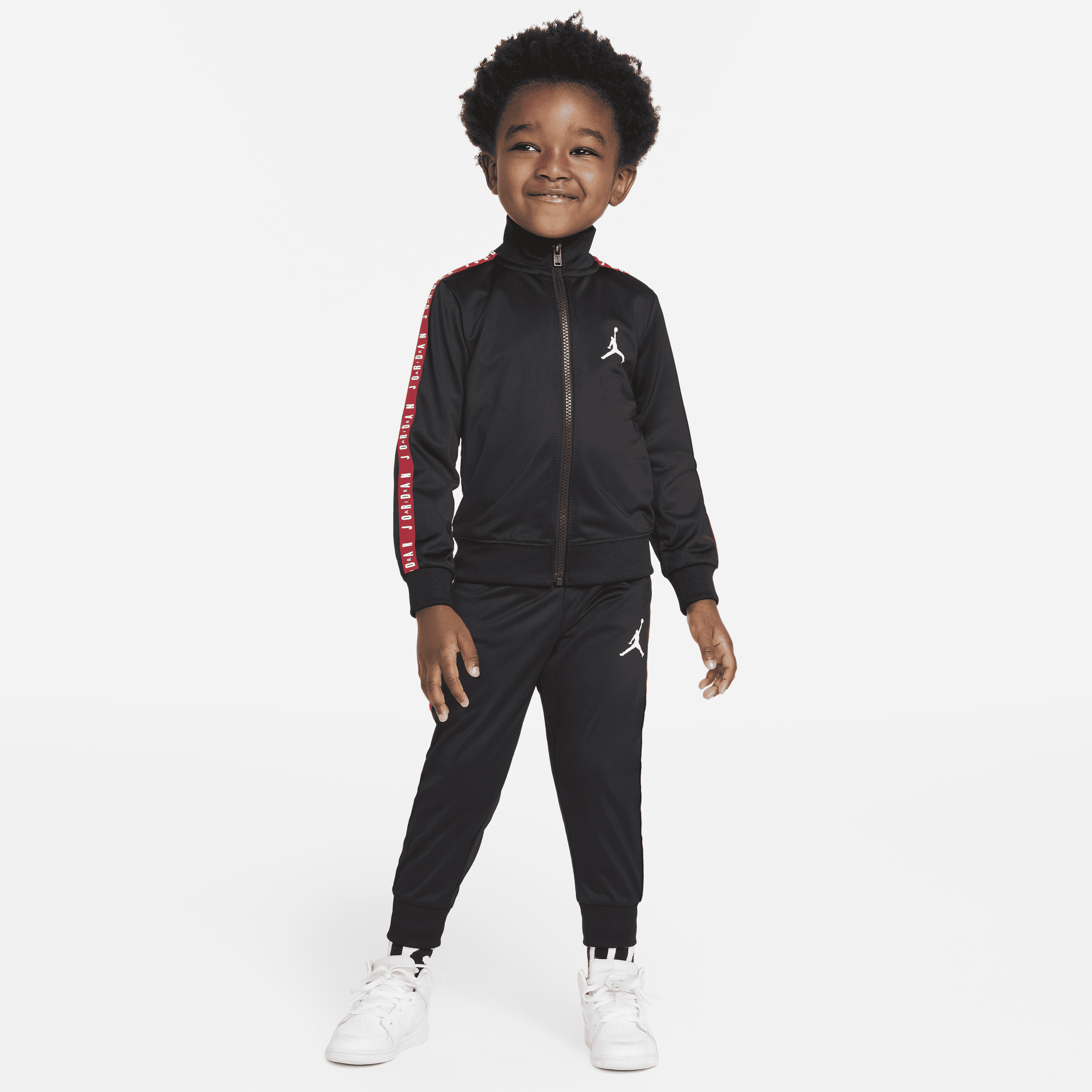 【ナイキ(NIKE)公式ストア】ジョーダン ベビー トラックスーツ DO2937-010 ブラック 【ナイキ(NIKE)公式ストア】ジョーダン ベビー トラックスーツ DO2937-010 ブラック