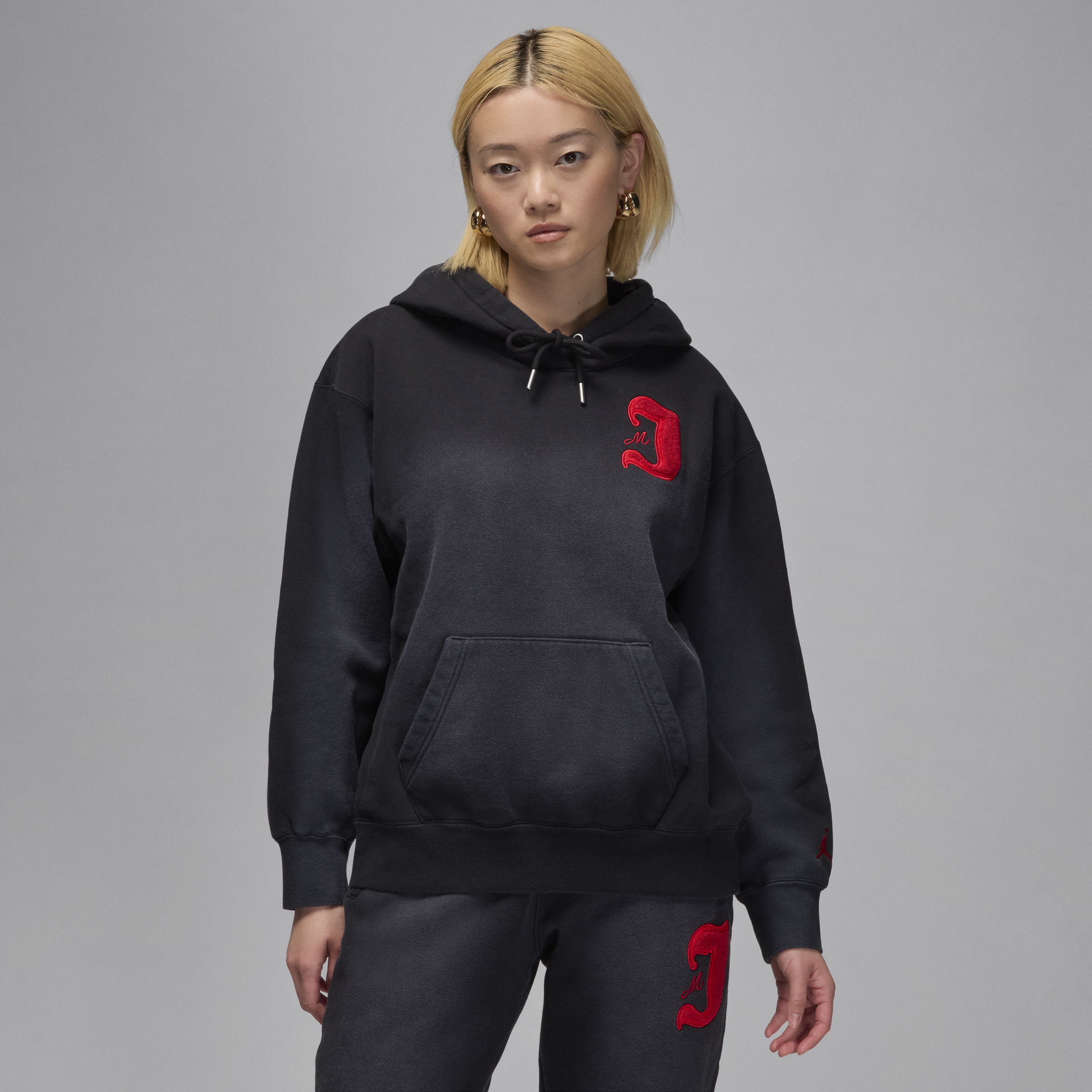 【ナイキ(NIKE)公式ストア】ジョーダン フライト フリース ウィメンズ サテン裏地付きフード プルオーバー パーカー FV7063-010 ブラック 【ナイキ(NIKE)公式ストア】ジョーダン フライト フリース ウィメンズ サテン裏地付きフード プルオーバー パーカー FV7063-010 ブラック