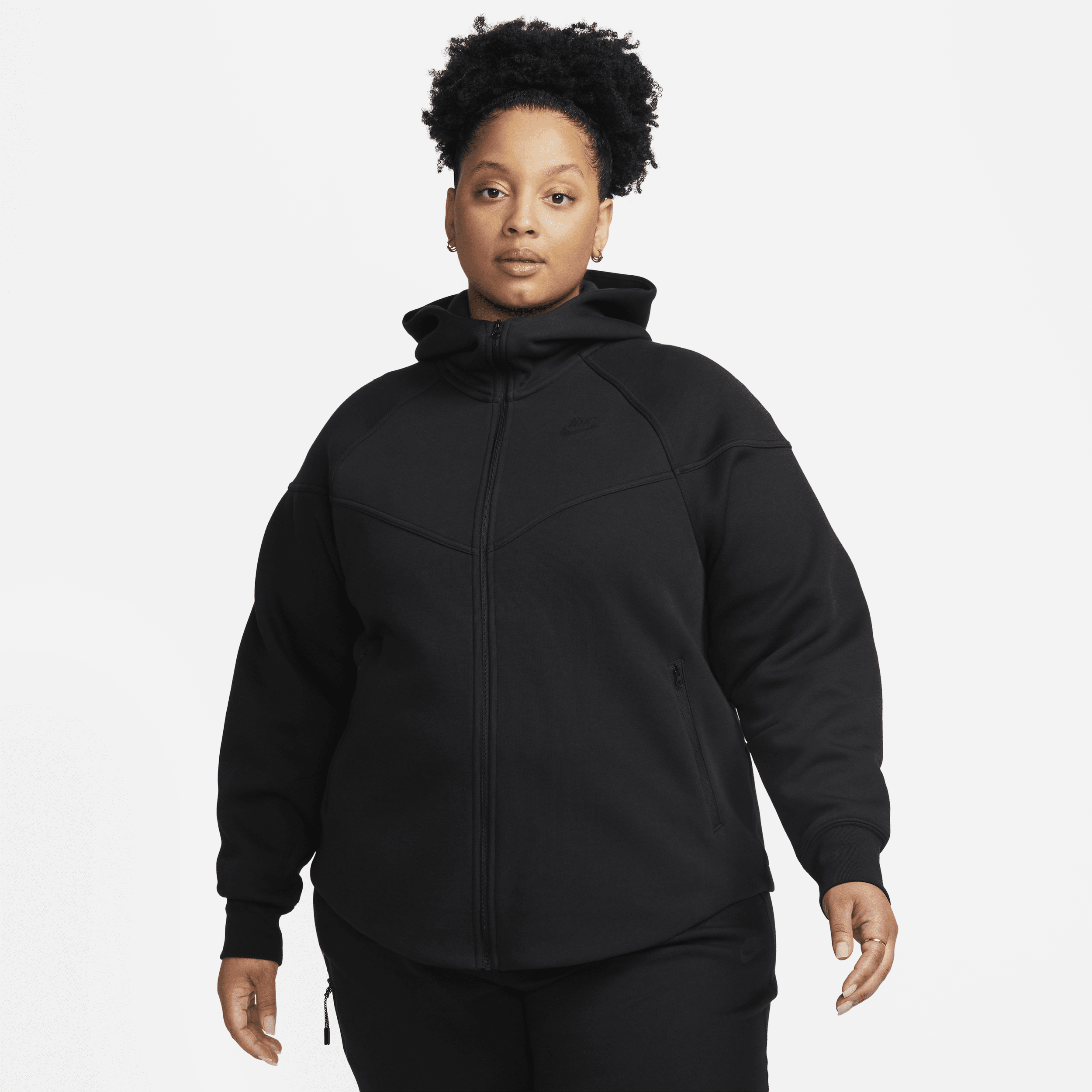 Nike Sportswear Tech Fleece Windrunner–hættetrøje med lynlås i fuld længde til kvinder (plus size) - sort