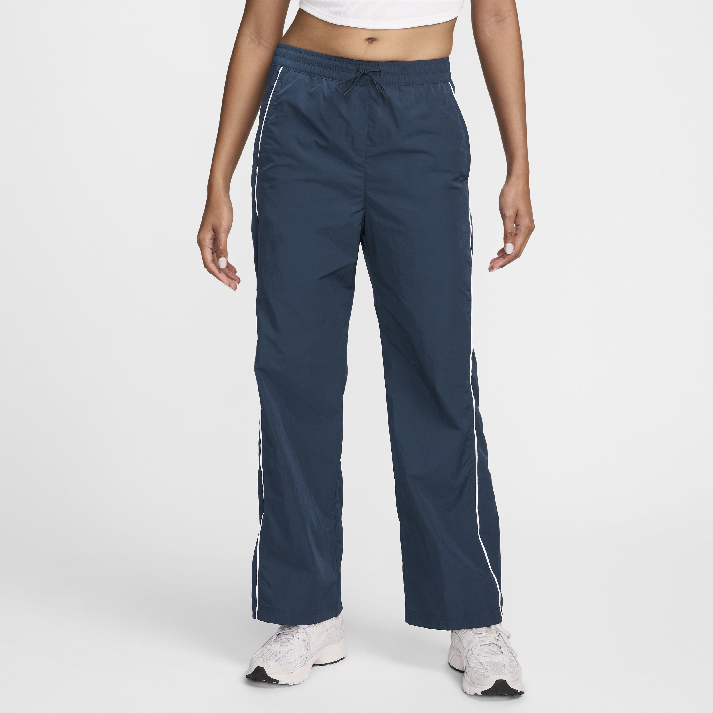 【ナイキ(NIKE)公式ストア】ナイキ ウィンドランナー ウィメンズ ハイウエスト ウーブン オープンヘム パンツ FV7656-478 ブルー 【ナイキ(NIKE)公式ストア】ナイキ ウィンドランナー ウィメンズ ハイウエスト ウーブン オープンヘム パンツ FV7656-478 ブルー