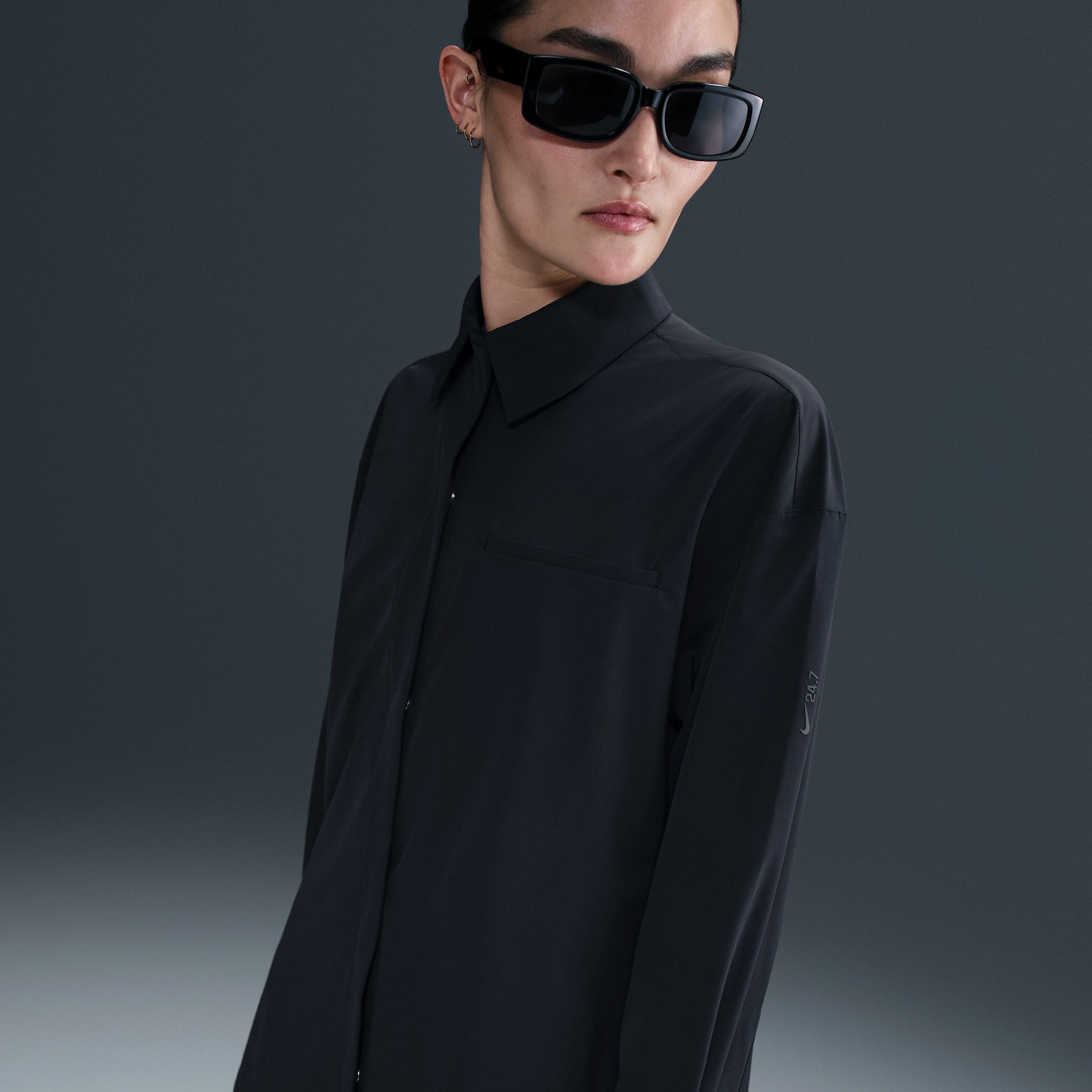 【ナイキ(NIKE)公式ストア】ナイキ 24.7 PerfectStretch ウィメンズ Dri-FIT オーバーサイズド ロングスリーブ シャツ HQ0237-010 ブラック 【ナイキ(NIKE)公式ストア】ナイキ 24.7 PerfectStretch ウィメンズ Dri-FIT オーバーサイズド ロングスリーブ シャツ HQ0237-010 ブラック