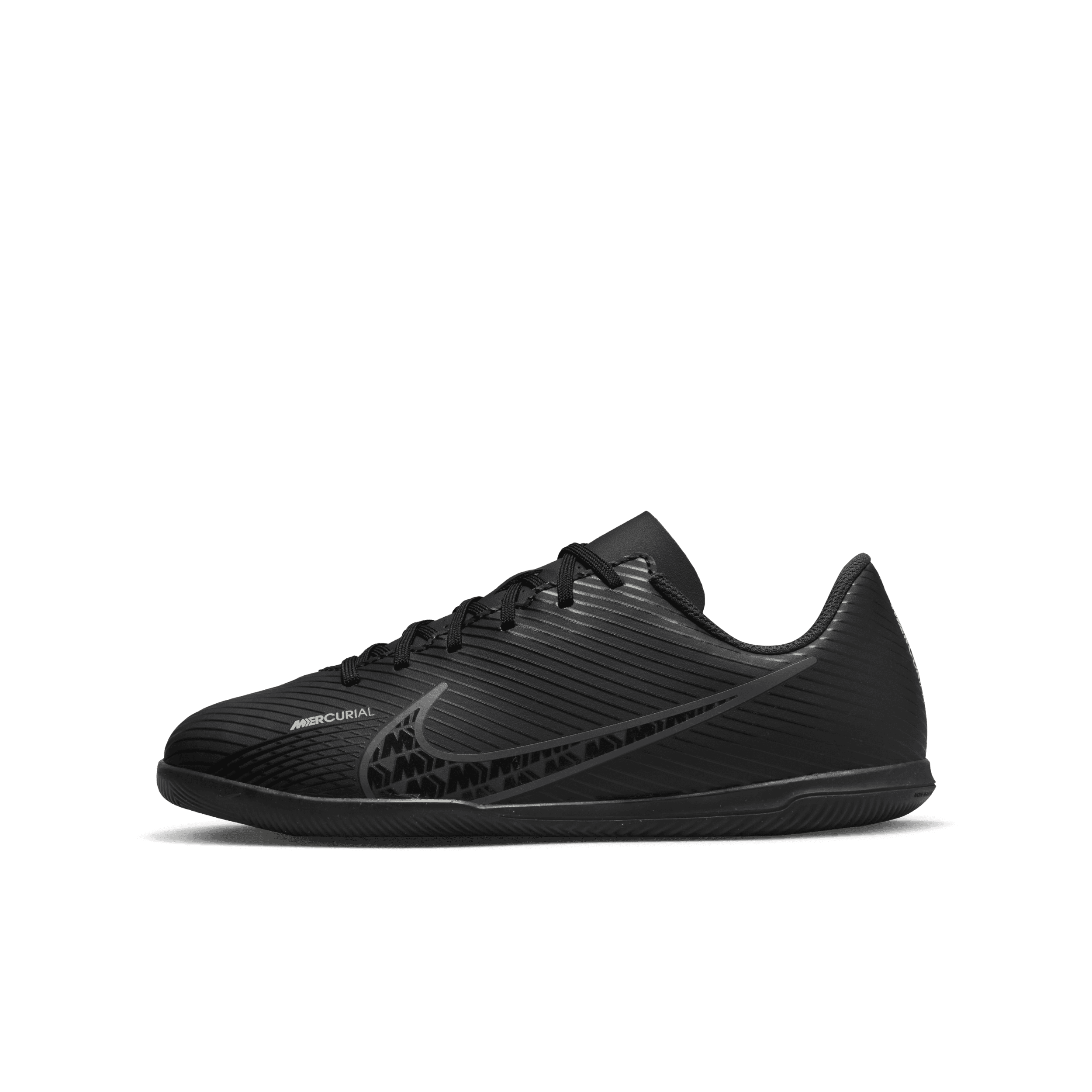 【ナイキ(NIKE)公式ストア】ナイキ ジュニア マーキュリアル ヴェイパー 15 クラブ キッズ インドアコート ローカット サッカーシューズ DJ5955-001 ブラック 【ナイキ(NIKE)公式ストア】ナイキ ジュニア マーキュリアル ヴェイパー 15 クラブ キッズ インドアコート ローカット サッカーシューズ DJ5955-001 ブラック