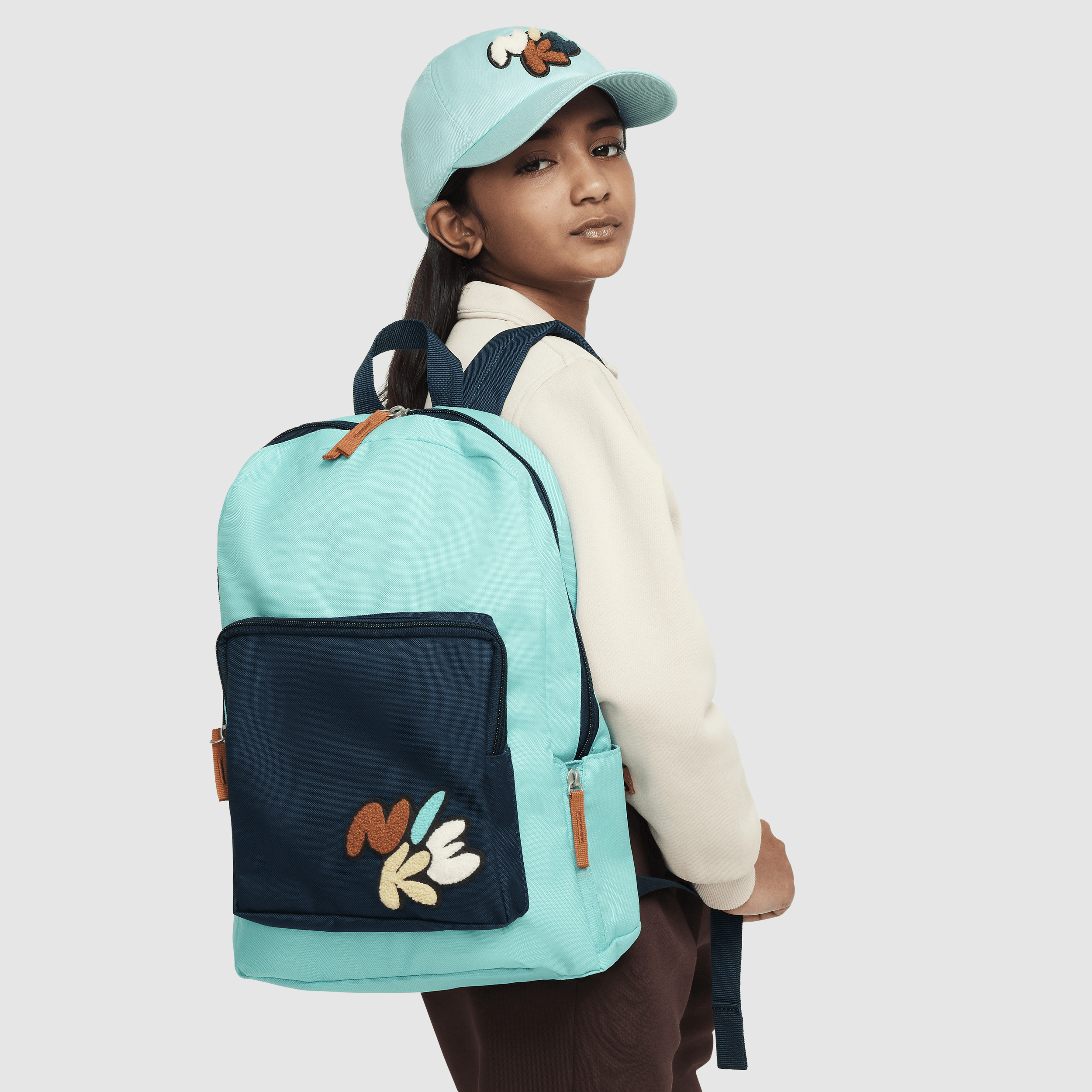 【ナイキ(NIKE)公式ストア】ナイキ クラシック キッズバックパック (16L) FZ7254-300 グリーン 【ナイキ(NIKE)公式ストア】ナイキ クラシック キッズバックパック (16L) FZ7254-300 グリーン