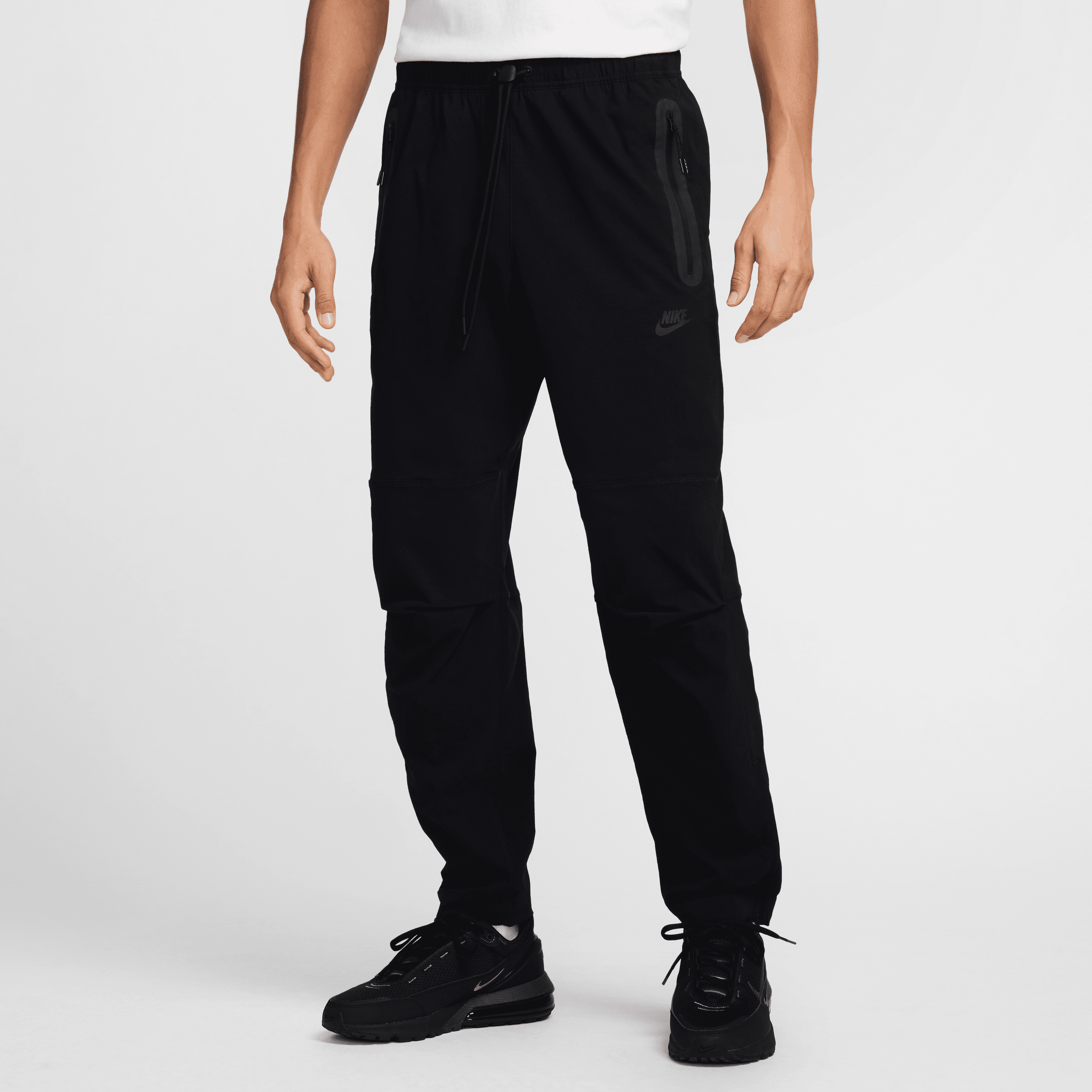 Pantaloni in tessuto Nike Tech – Uomo - Nero