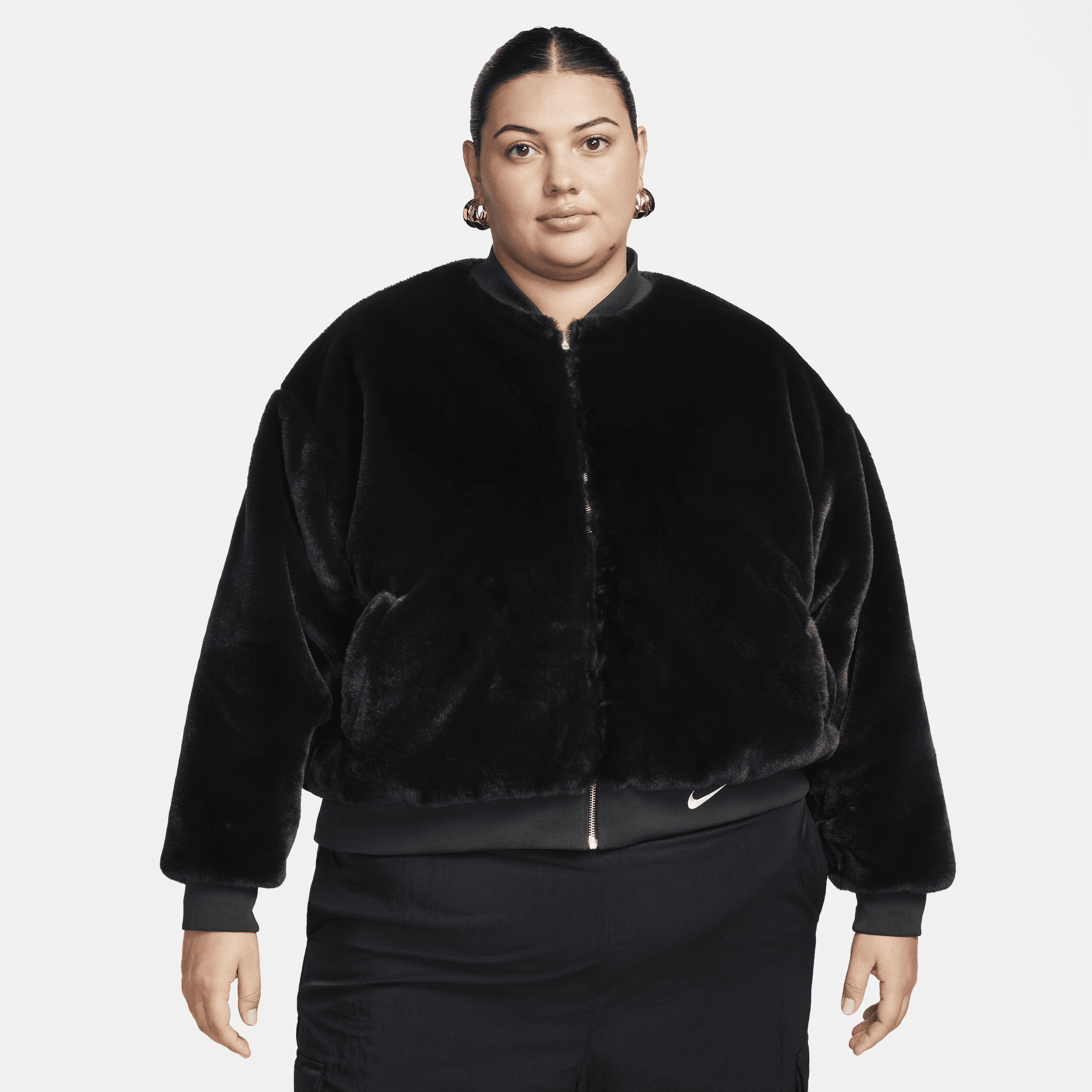 Vendbar Nike Sportswear-bomberjakke med imiteret pels til kvinder (Plus size) - sort