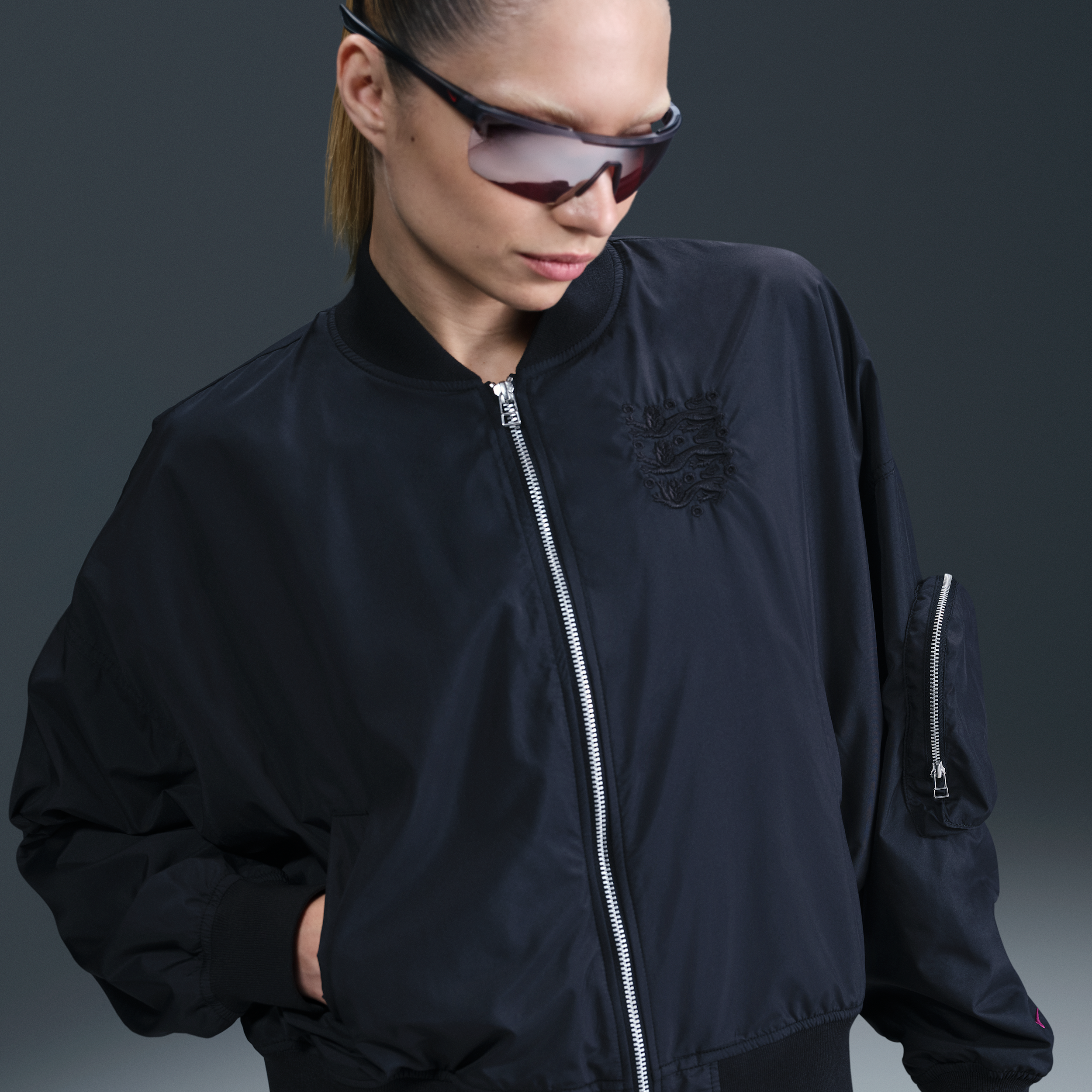 Bomber oversize Nike Football Inghilterra Essential – Donna - Nero