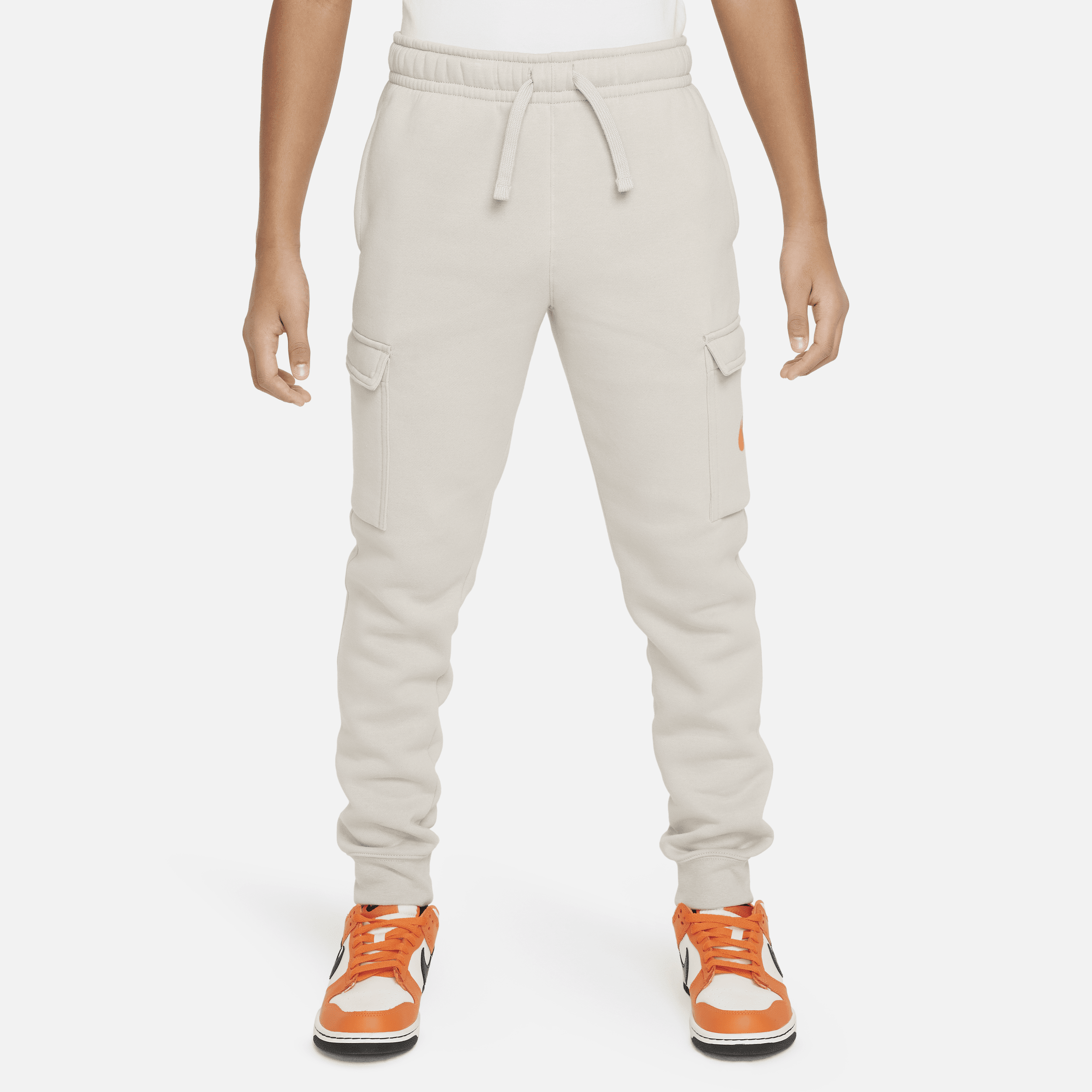 Pantaloni cargo in fleece con grafica Nike Sportswear – Ragazzo - Grigio