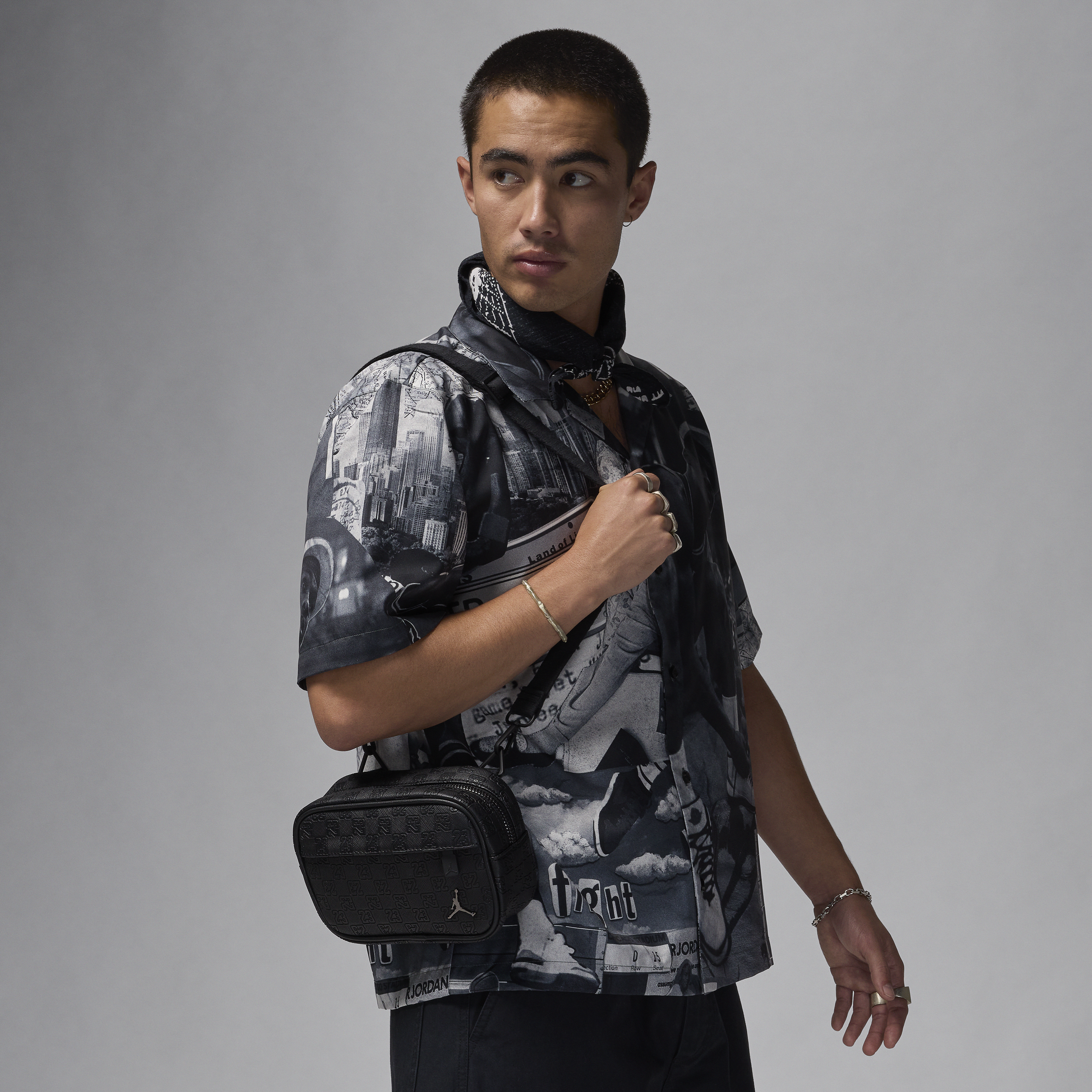 【ナイキ(NIKE)公式ストア】ジョーダン モノグラム カメラ バッグ (1.5L) HV1622-010 ブラック 【ナイキ(NIKE)公式ストア】ジョーダン モノグラム カメラ バッグ (1.5L) HV1622-010 ブラック