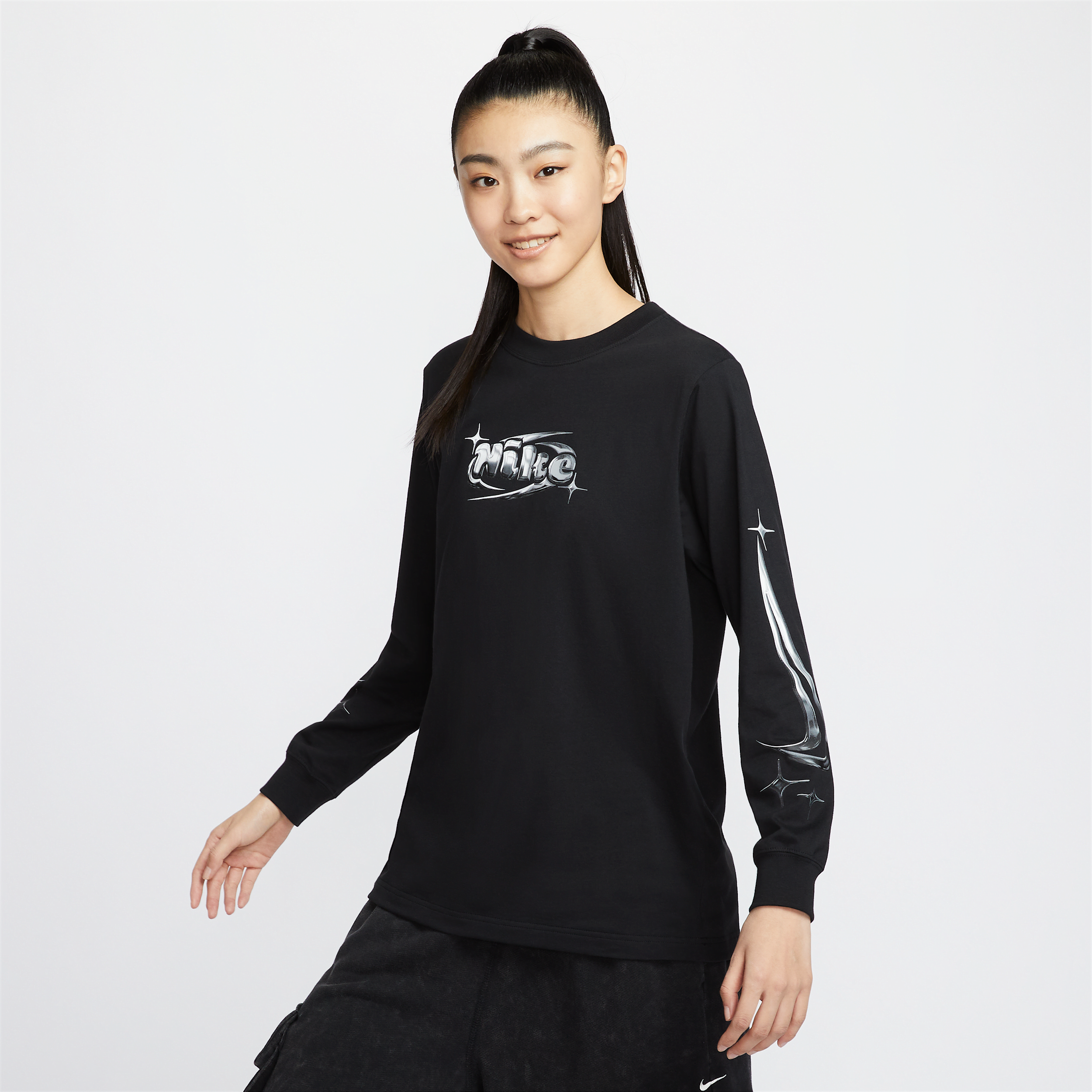 【ナイキ(NIKE)公式ストア】ナイキ スポーツウェア ウィメンズ ロングスリーブ Tシャツ FQ5675-010 ブラック 【ナイキ(NIKE)公式ストア】ナイキ スポーツウェア ウィメンズ ロングスリーブ Tシャツ FQ5675-010 ブラック
