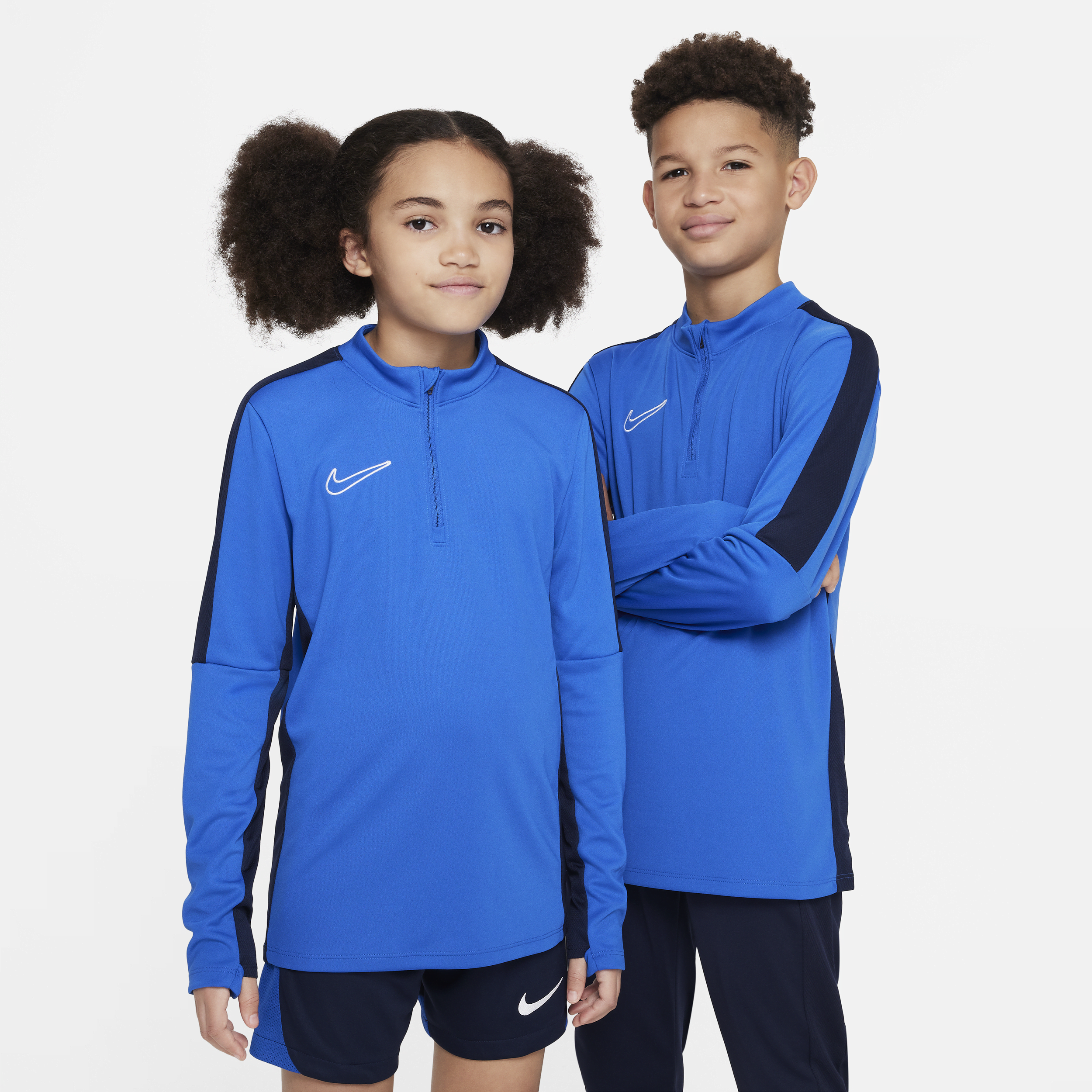 Nike Dri-FIT Academy23-fodboldtræningstrøje til større børn - blå