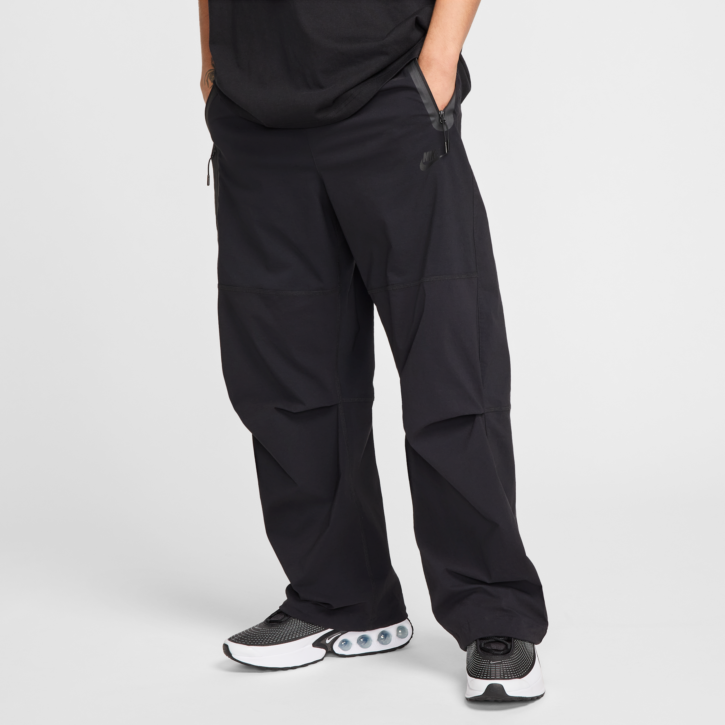 Pantaloni oversize in tessuto Nike Tech – Uomo - Nero