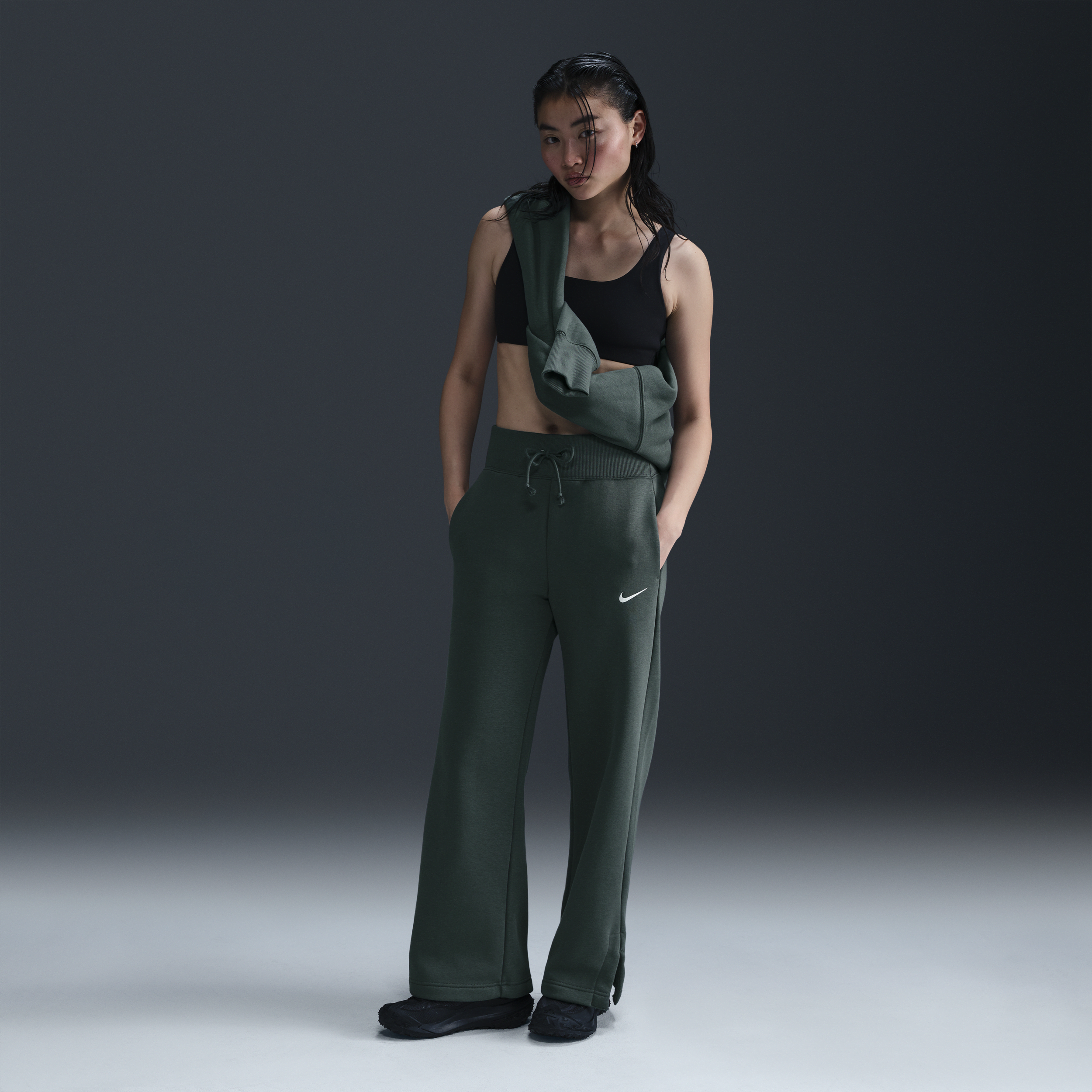 【ナイキ(NIKE)公式ストア】ナイキ スポーツウェア フェニックス フリース ウィメンズ ハイウエスト ワイドレッグ スウェットパンツ DQ5616-338 グリーン 【ナイキ(NIKE)公式ストア】ナイキ スポーツウェア フェニックス フリース ウィメンズ ハイウエスト ワイドレッグ スウェットパンツ DQ5616-338 グリーン