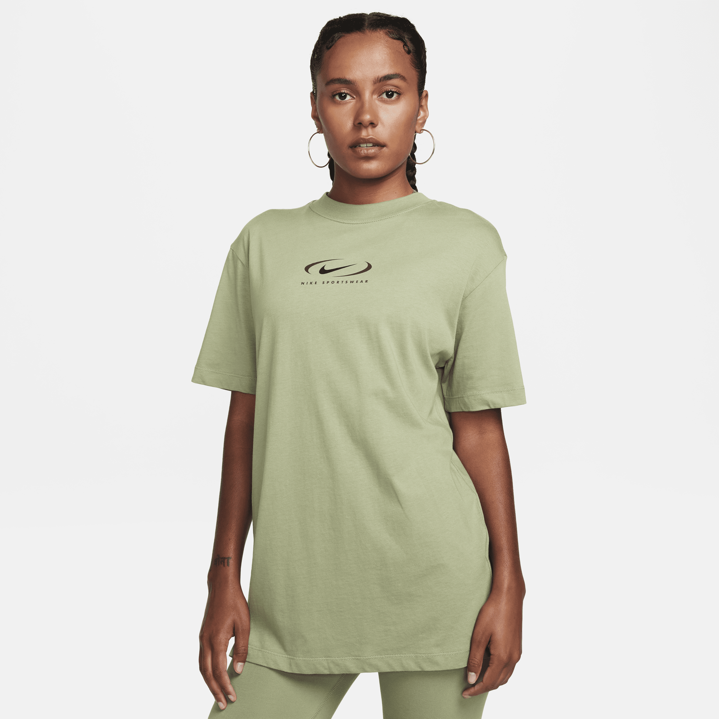 Nike Sportswear-T-shirt med grafik til kvinder - grøn