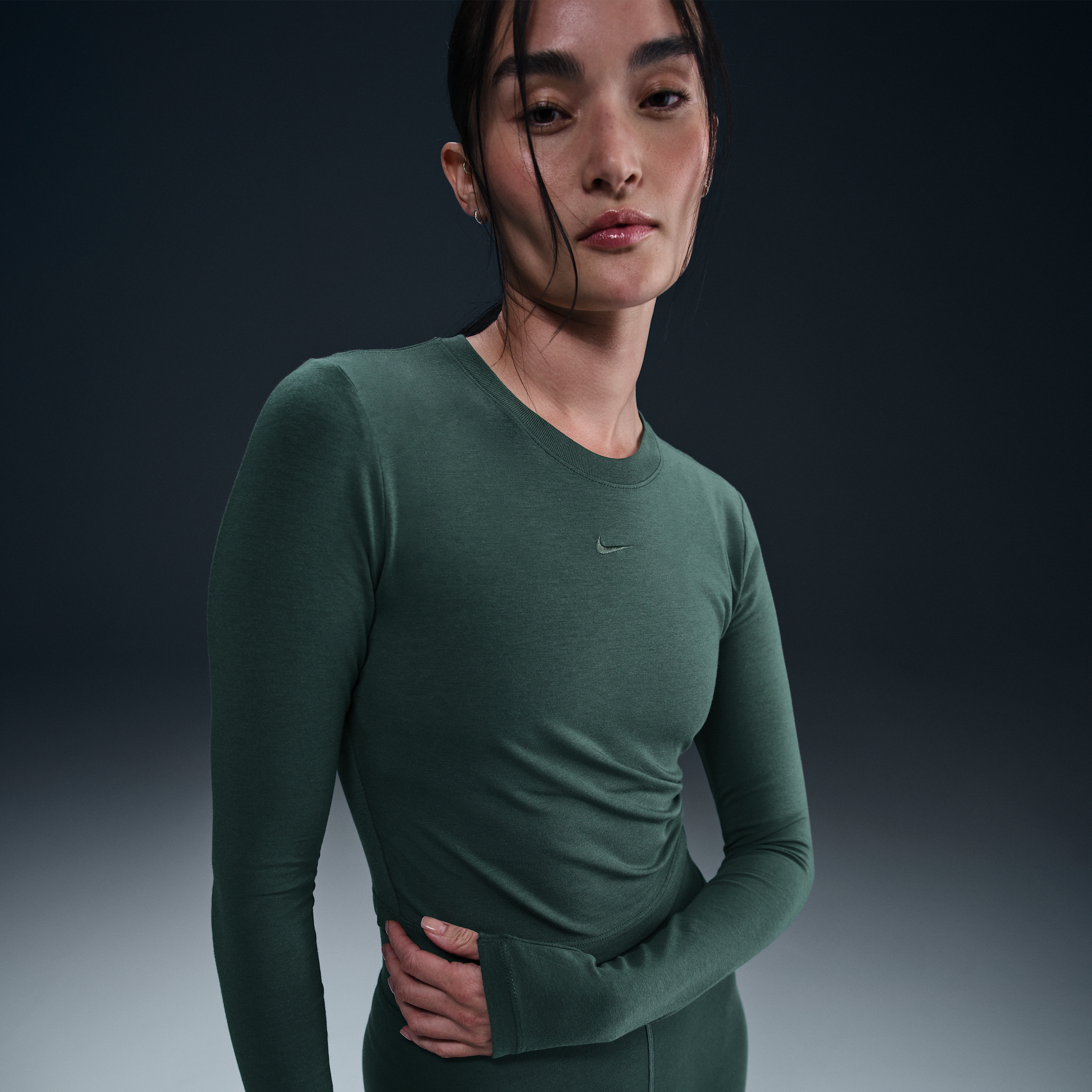 【ナイキ(NIKE)公式ストア】ナイキ スポーツウェア チル ニット ウィメンズ スリム ロングスリーブ クロップド トップ HF5323-338 グリーン 【ナイキ(NIKE)公式ストア】ナイキ スポーツウェア チル ニット ウィメンズ スリム ロングスリーブ クロップド トップ HF5323-338 グリーン