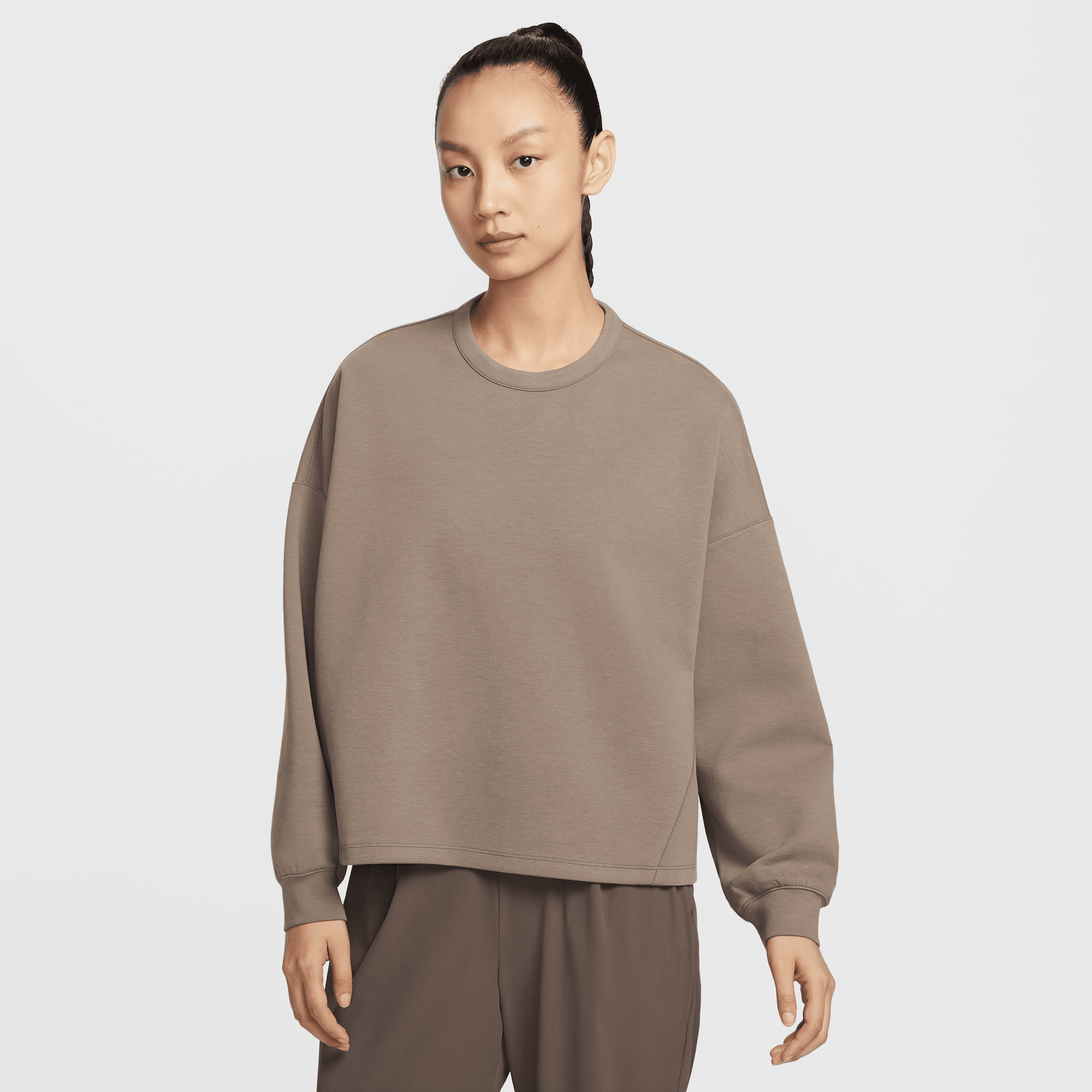 【ナイキ(NIKE)公式ストア】ナイキ 24.7 ImpossiblySoft ウィメンズ Dri-FIT オーバーサイズド クルーネック トップ HQ8194-233 ブラウン 【ナイキ(NIKE)公式ストア】ナイキ 24.7 ImpossiblySoft ウィメンズ Dri-FIT オーバーサイズド クルーネック トップ HQ8194-233 ブラウン