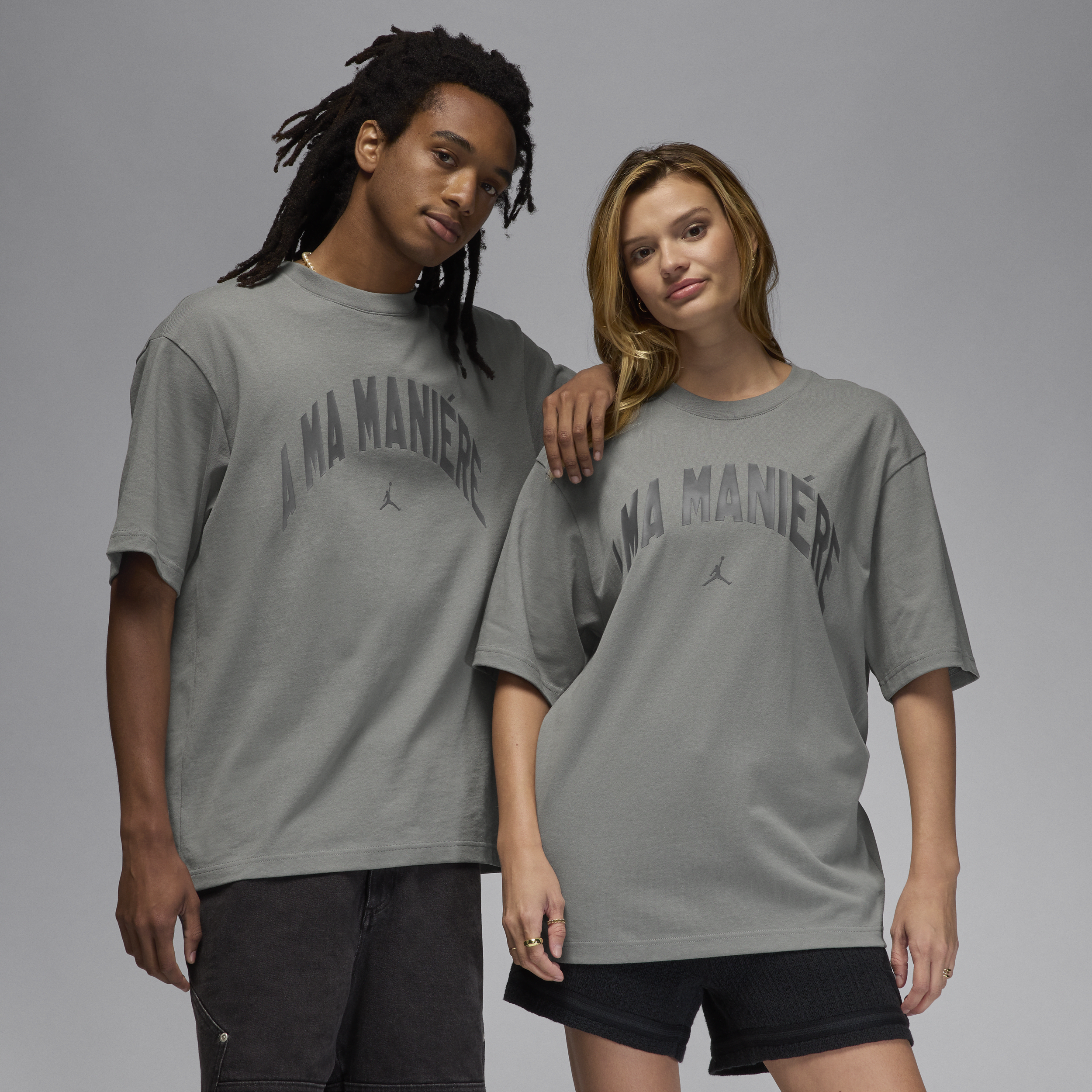 【ナイキ(NIKE)公式ストア】ジョーダン x ア マ マニエール メンズ Tシャツ HF0538-029 グレー 【ナイキ(NIKE)公式ストア】ジョーダン x ア マ マニエール メンズ Tシャツ HF0538-029 グレー