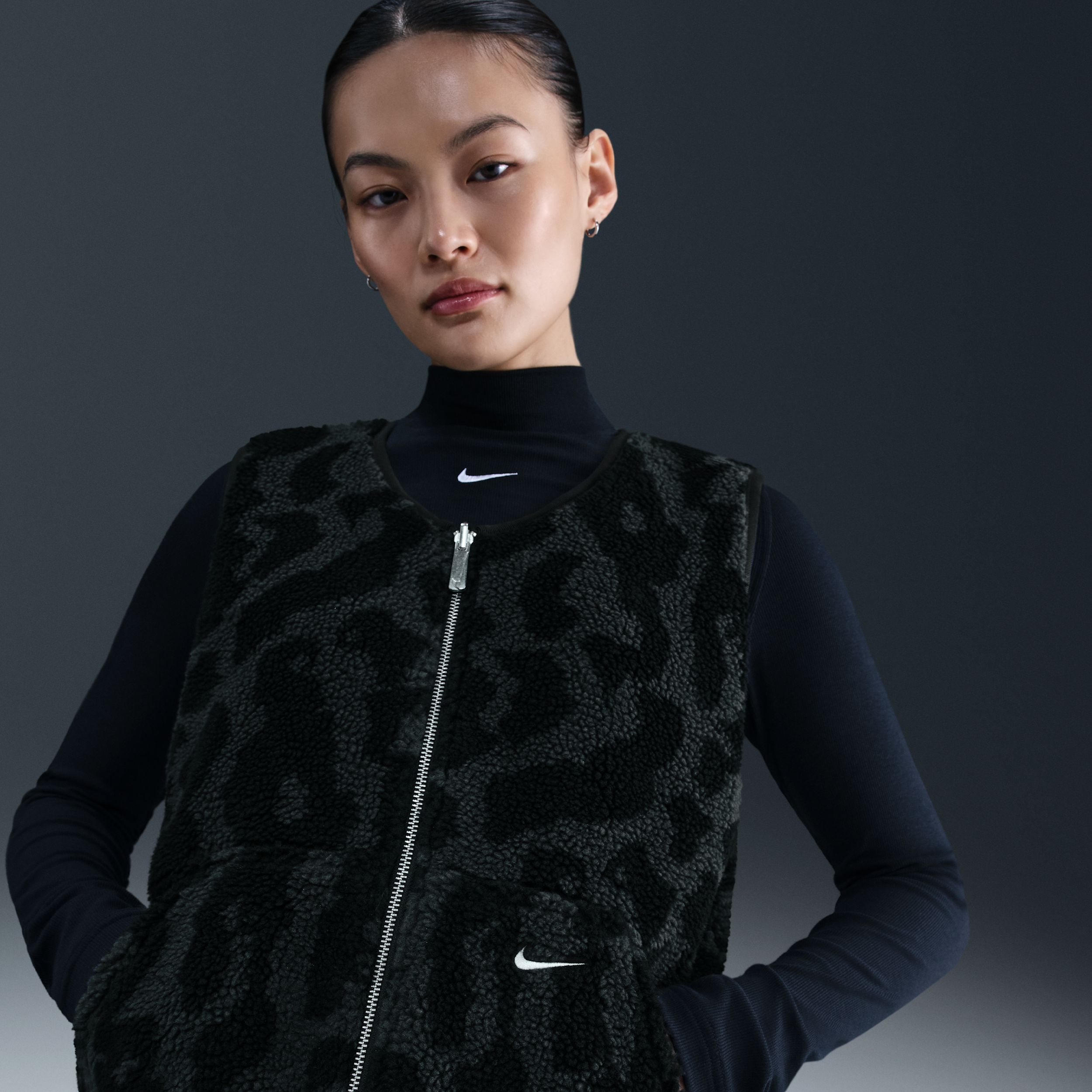 【ナイキ（NIKE）公式ストア】ナイキ スポーツウェア ウィメンズ ハイパイル フリース ベスト HV2074-010 ブラック